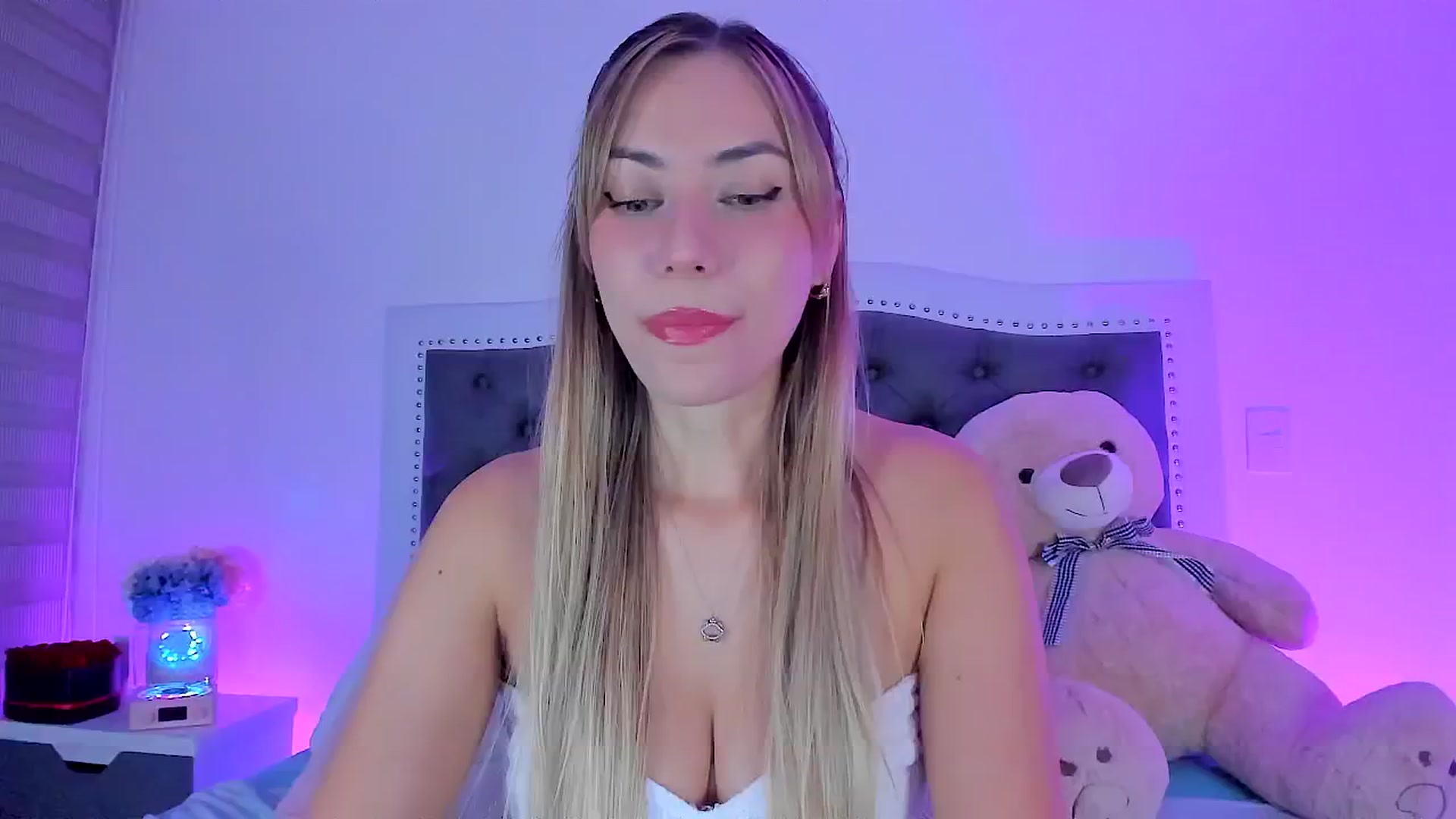 Gallery image thumbnail from SweetMar23's myfreecams stream on, 03/22/2025, 03:29 image 9 of 20