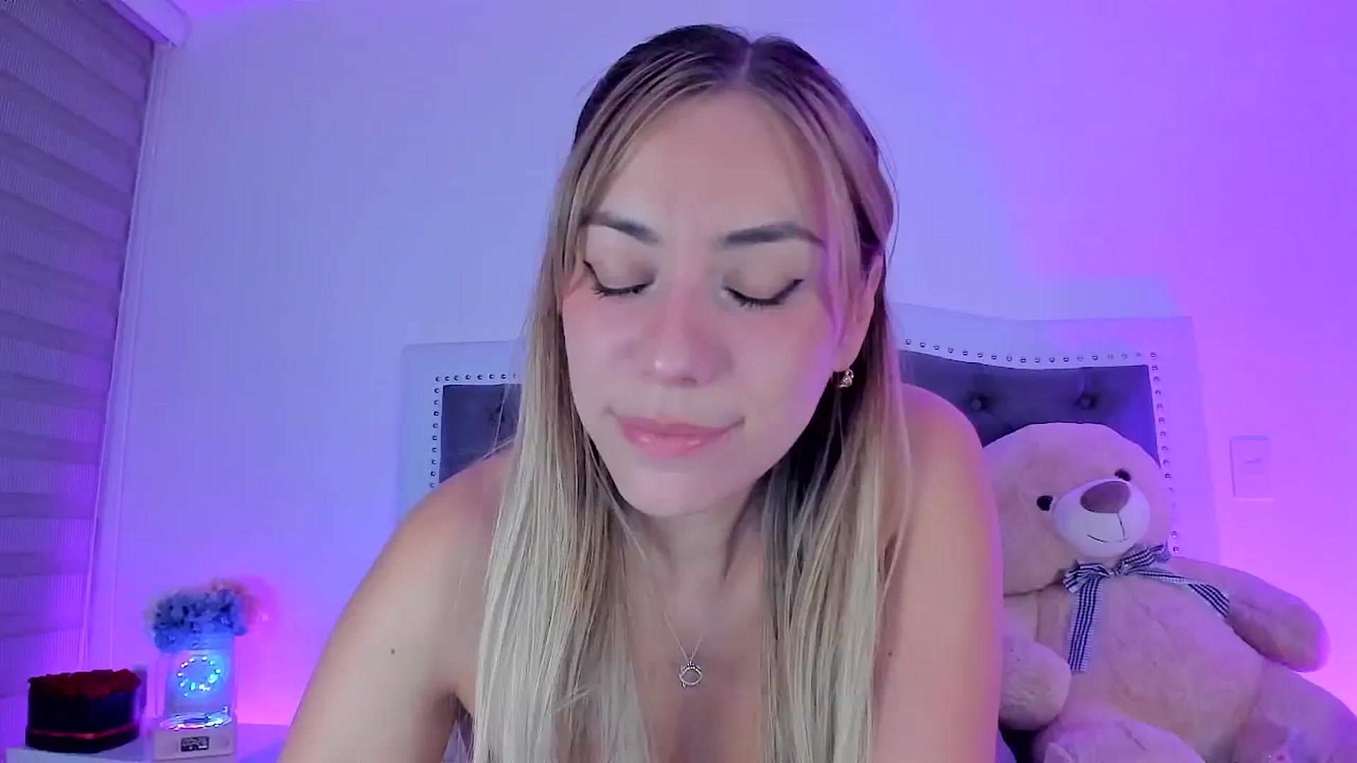 Gallery image thumbnail from SweetMar23's myfreecams stream on, 03/22/2025, 07:05 image 11 of 20