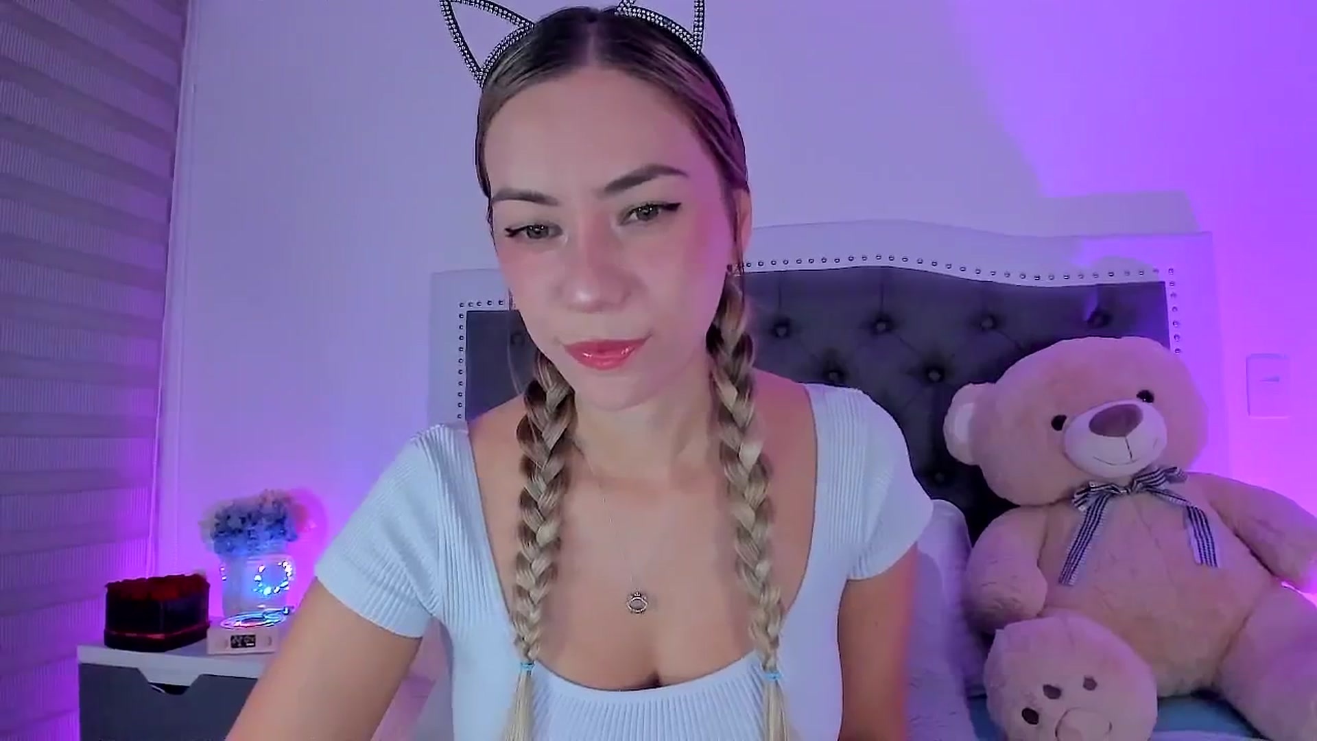 Gallery image thumbnail from SweetMar23's myfreecams stream on, 03/27/2025, 05:53 image 2 of 20