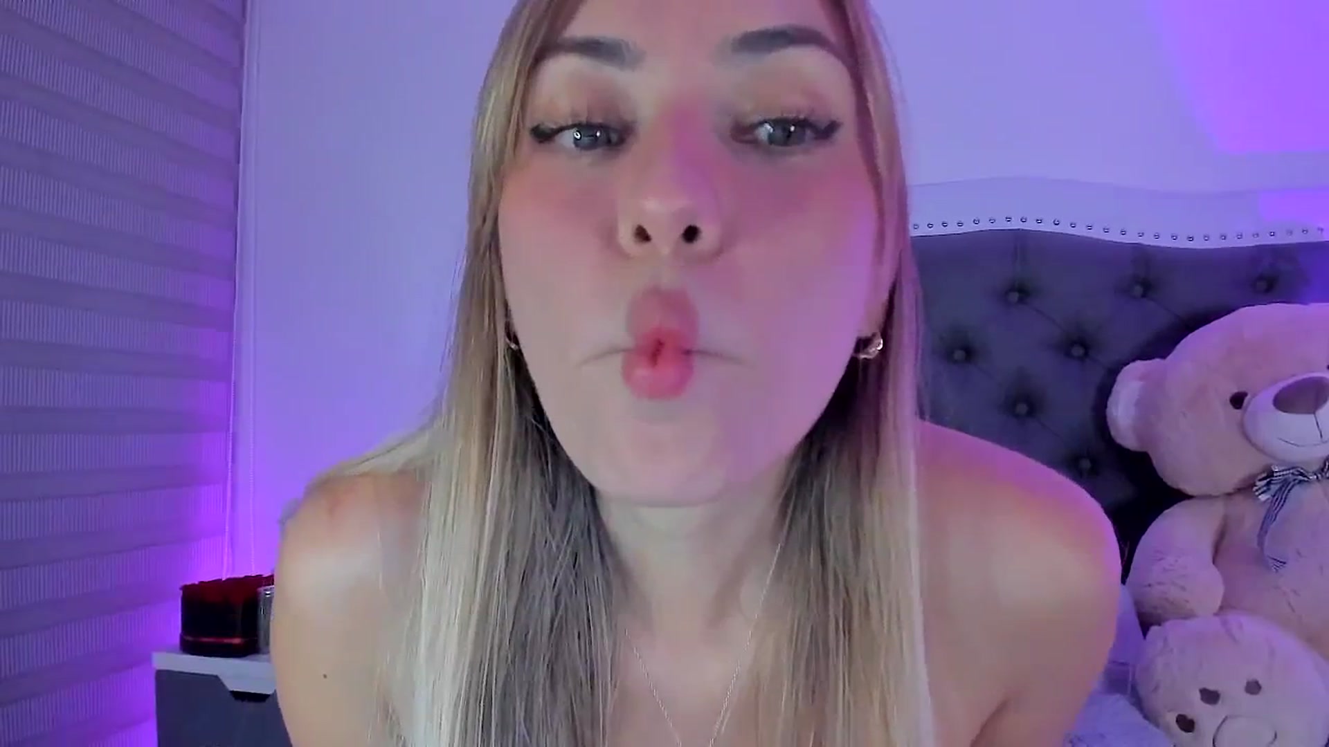 Gallery image thumbnail from SweetMar23's myfreecams stream on, 03/29/2025, 06:01 image 15 of 20