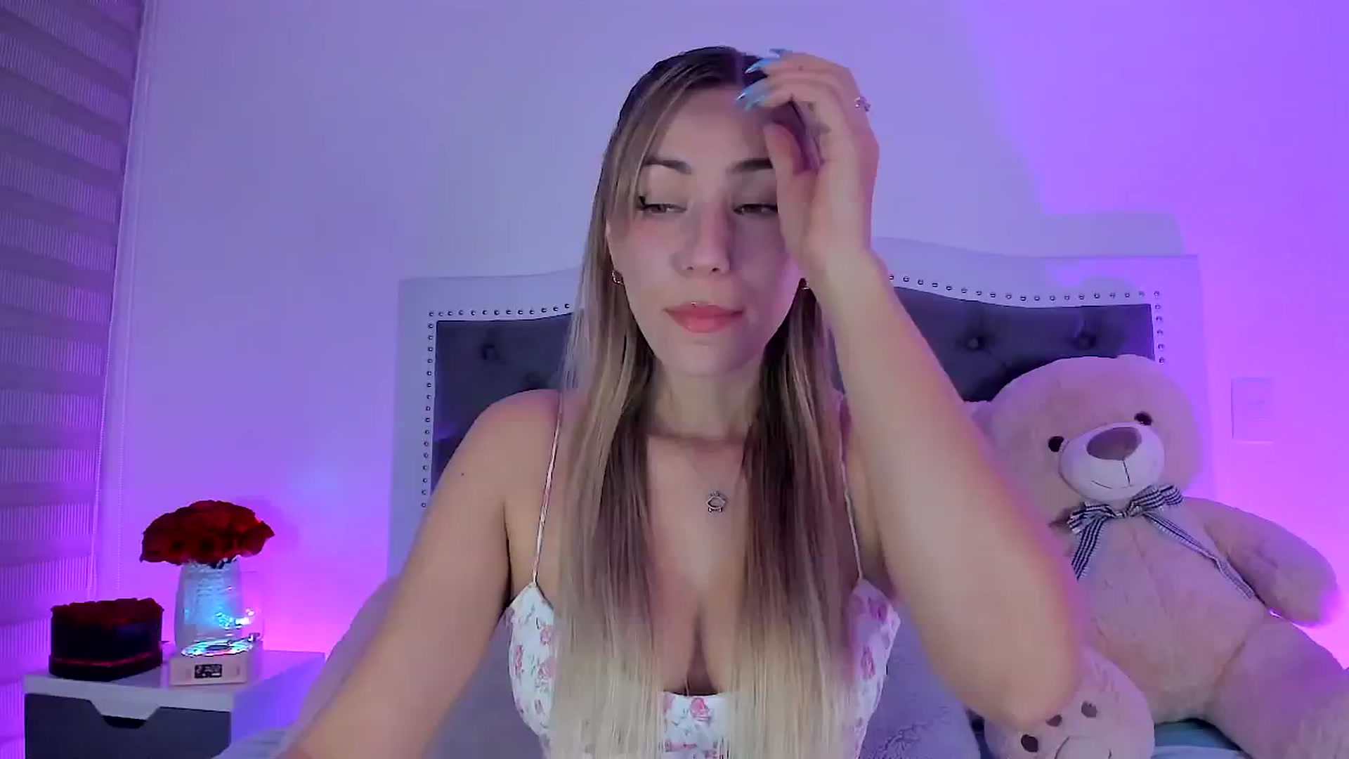 Gallery image thumbnail from SweetMar23's myfreecams stream on, 04/02/2025, 02:34 image 3 of 20