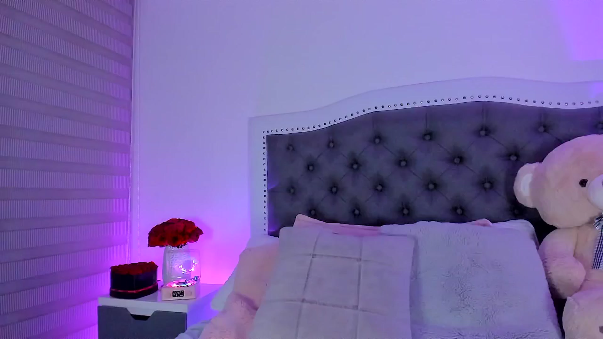 Gallery image thumbnail from SweetMar23's myfreecams stream on, 04/03/2025, 05:03 image 7 of 20