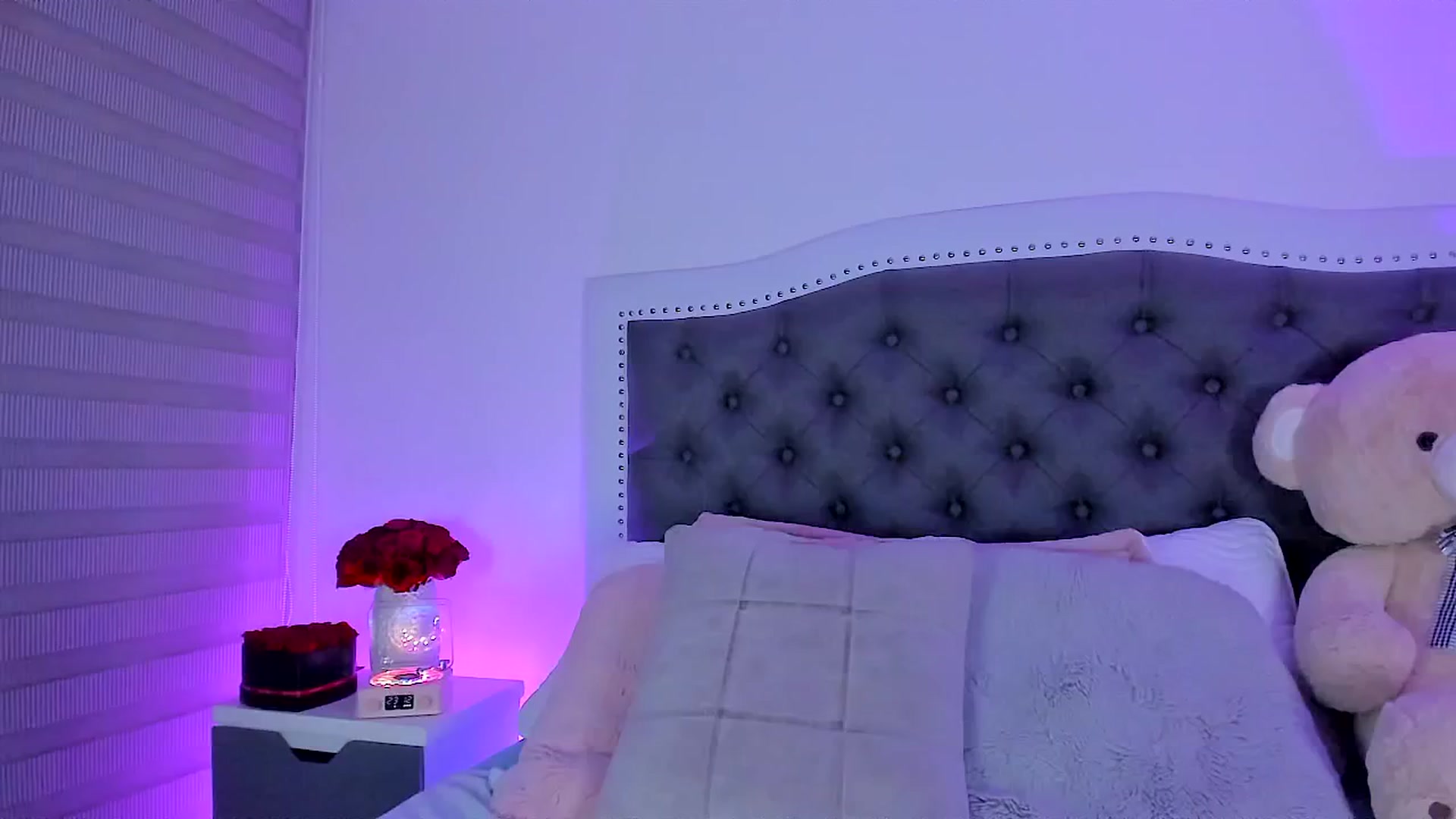 Gallery image thumbnail from SweetMar23's myfreecams stream on, 04/04/2025, 04:48 image 15 of 20