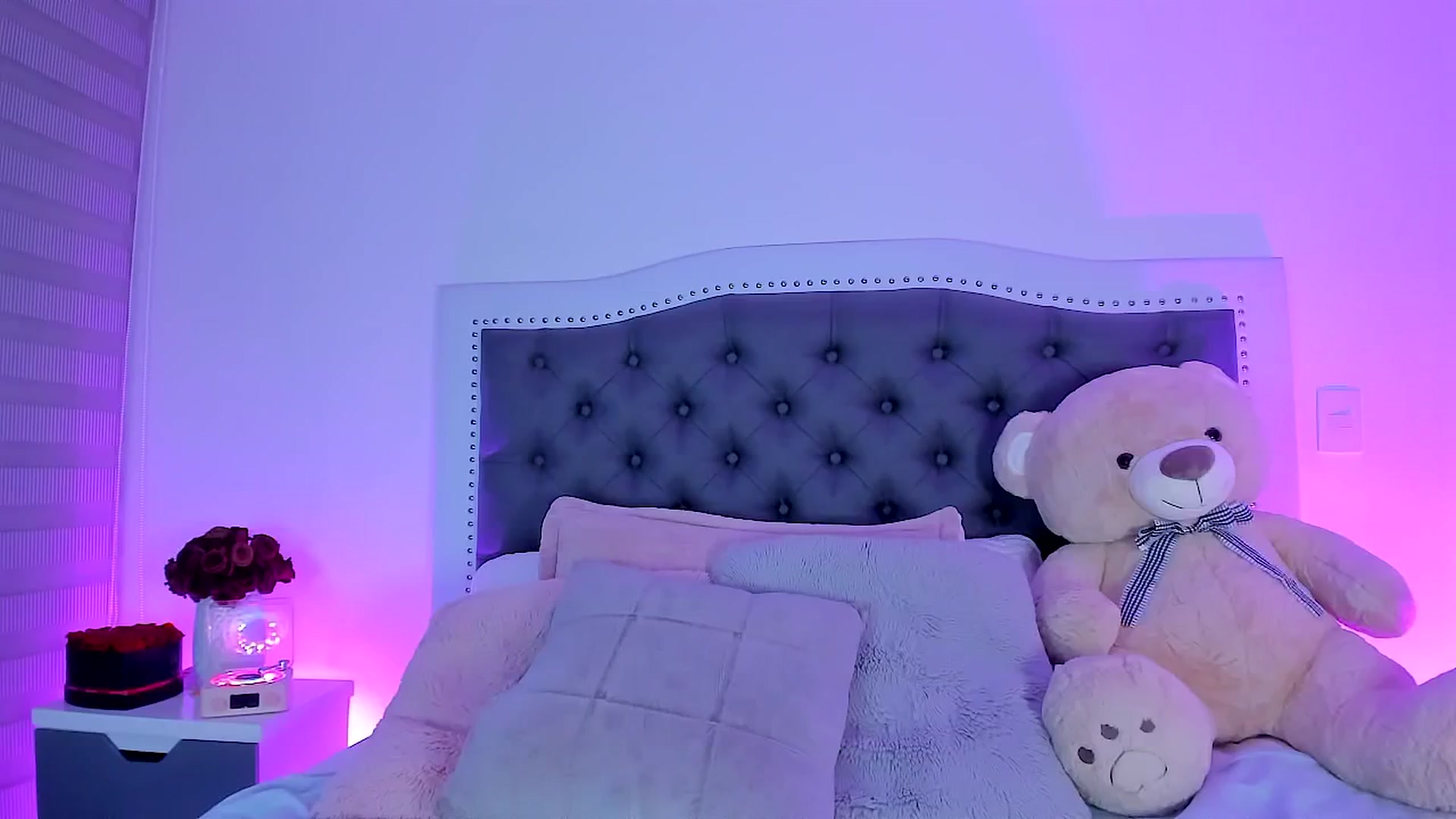 Gallery image thumbnail from SweetMar23's myfreecams stream on, 04/11/2025, 04:12 image 13 of 20
