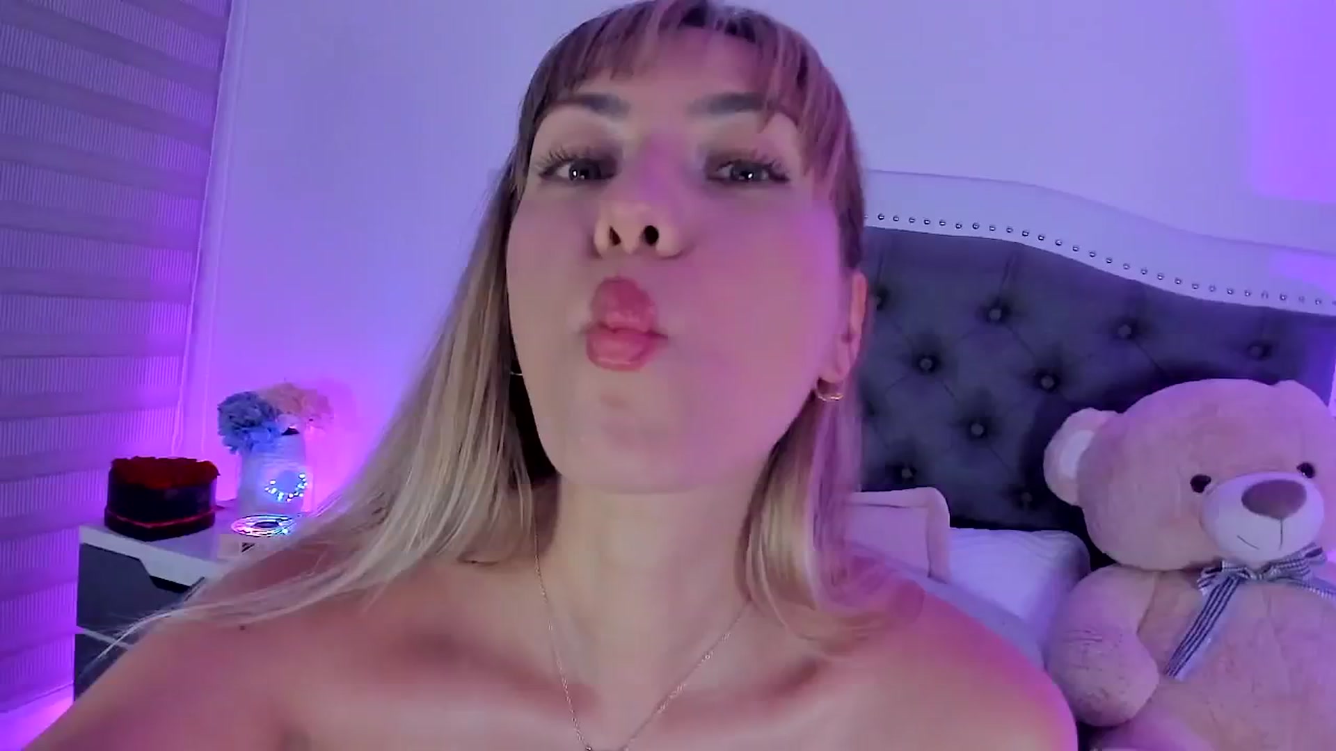Gallery image thumbnail from SweetMar23's myfreecams stream on, 04/22/2025, 05:13 image 13 of 20