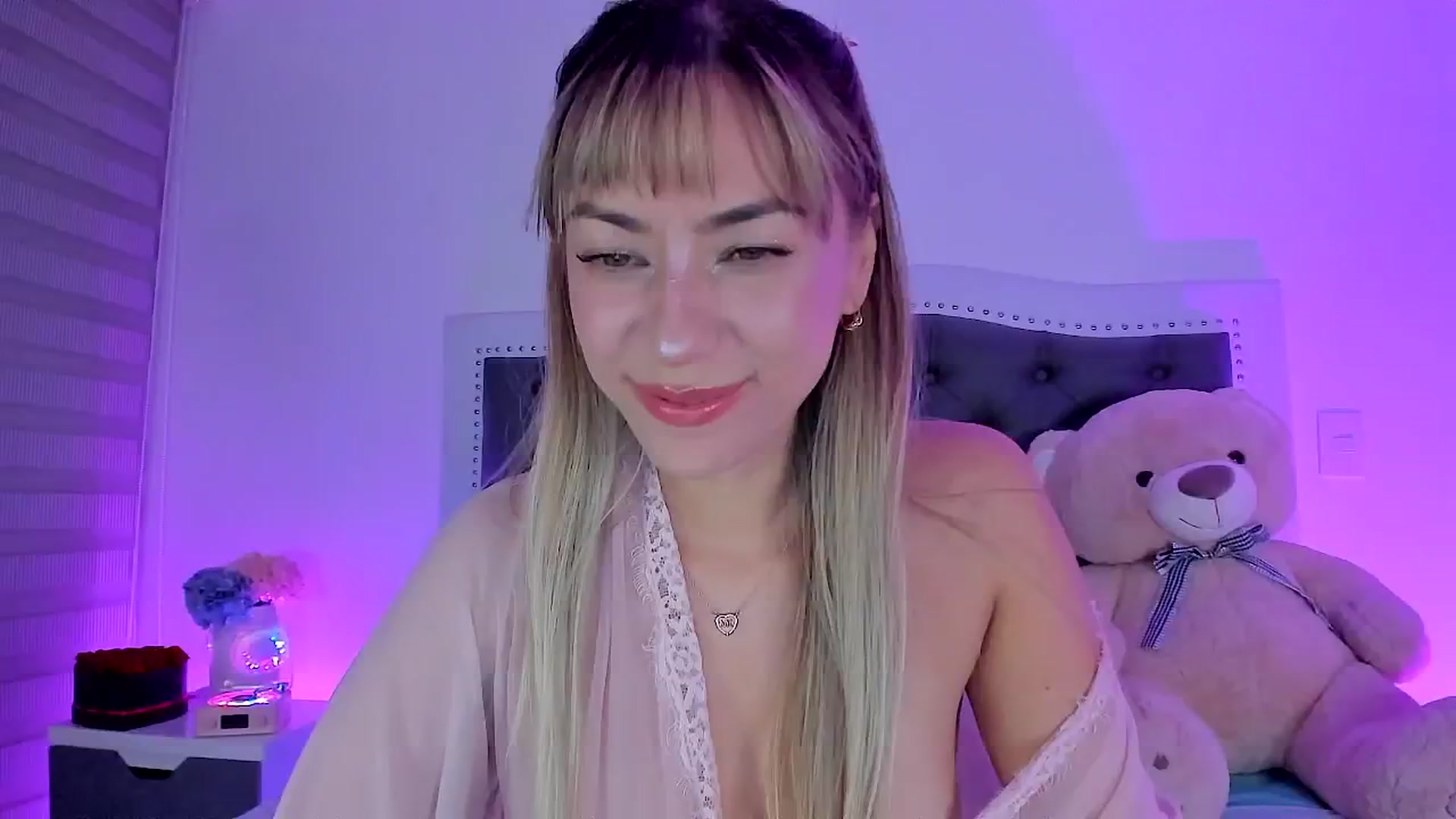 Gallery image thumbnail from SweetMar23's myfreecams stream on, 04/23/2025, 03:32 image 3 of 20