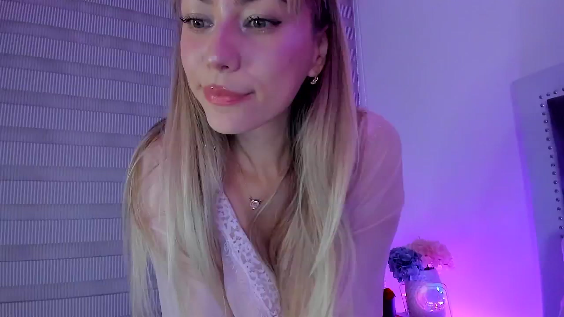 Gallery image thumbnail from SweetMar23's myfreecams stream on, 04/23/2025, 03:32 image 10 of 20