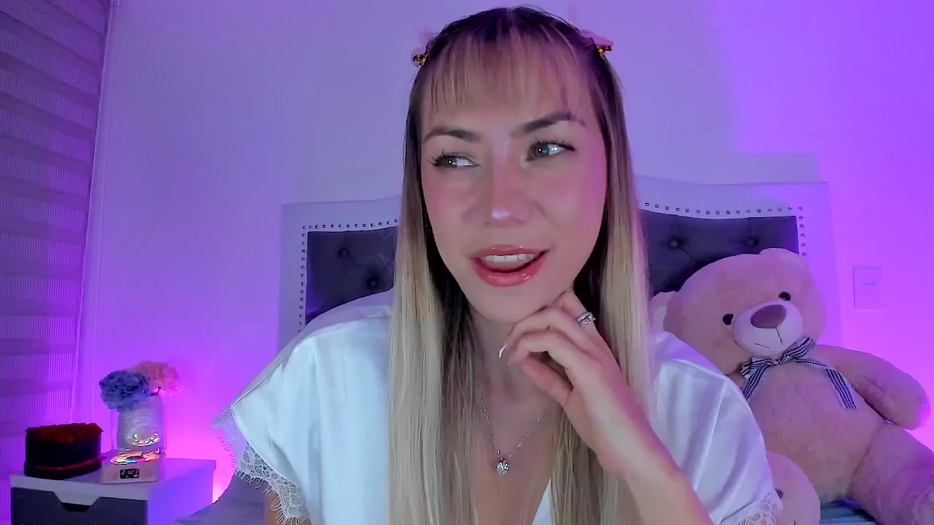 Gallery image thumbnail from SweetMar23's myfreecams stream on, 04/29/2025, 02:37 image 3 of 20