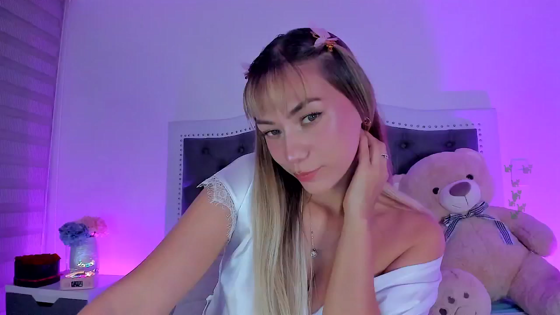 Gallery image thumbnail from SweetMar23's myfreecams stream on, 04/29/2025, 02:37 image 17 of 20