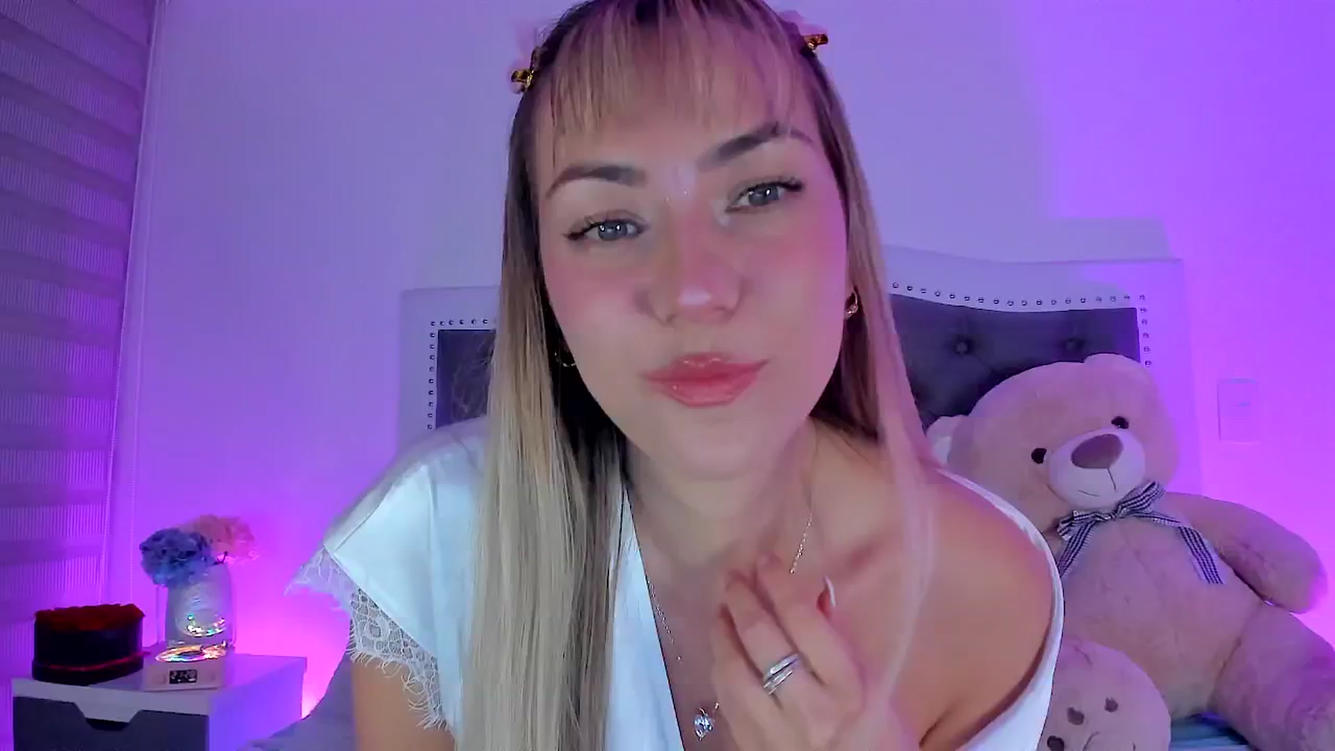 Gallery image thumbnail from SweetMar23's myfreecams stream on, 04/29/2025, 02:37 image 10 of 20