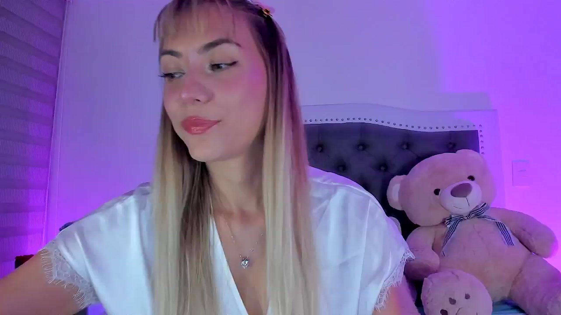 Gallery image thumbnail from SweetMar23's myfreecams stream on, 04/29/2025, 02:37 image 2 of 20