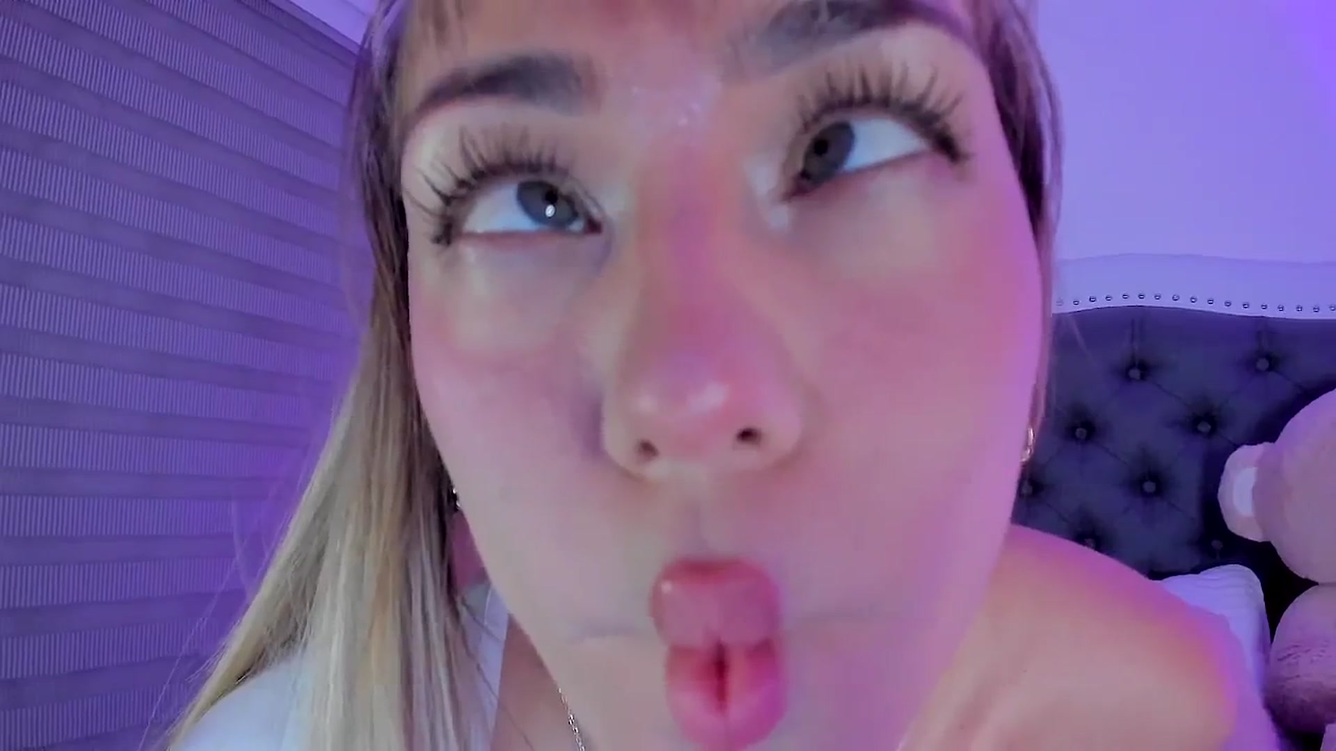 Gallery image thumbnail from SweetMar23's myfreecams stream on, 04/29/2025, 05:25 image 7 of 20