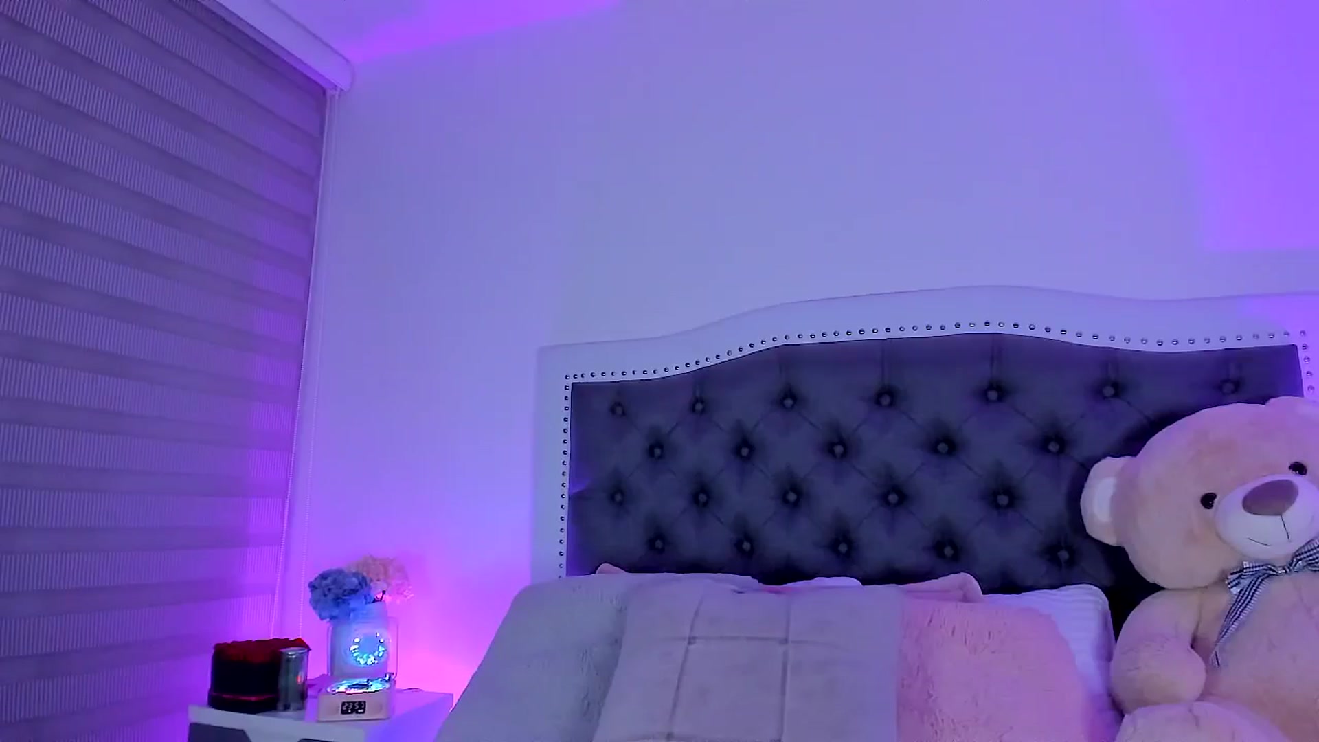 Gallery image thumbnail from SweetMar23's myfreecams stream on, 04/29/2025, 05:25 image 18 of 20