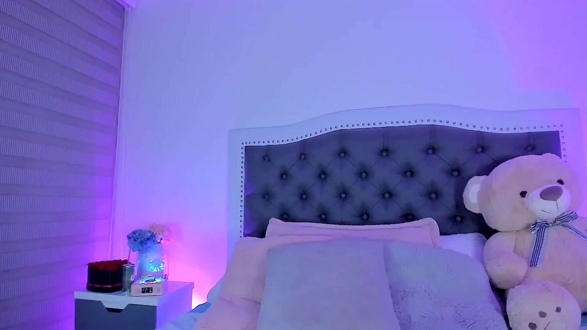 Gallery image thumbnail from SweetMar23's myfreecams stream on, 05/06/2025, 04:55 image 16 of 20