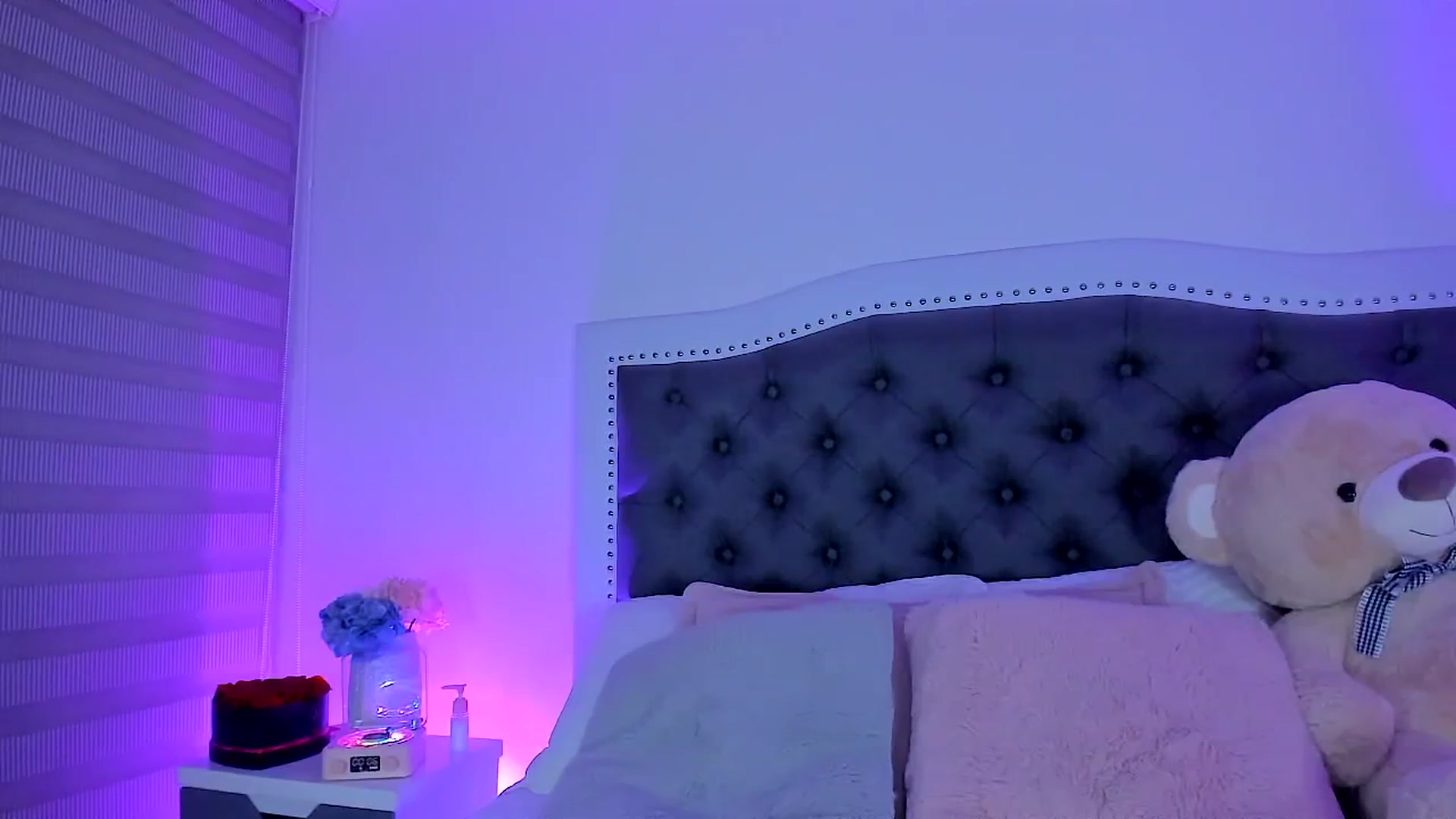 Gallery image thumbnail from SweetMar23's myfreecams stream on, 06/04/2025, 05:58 image 12 of 20