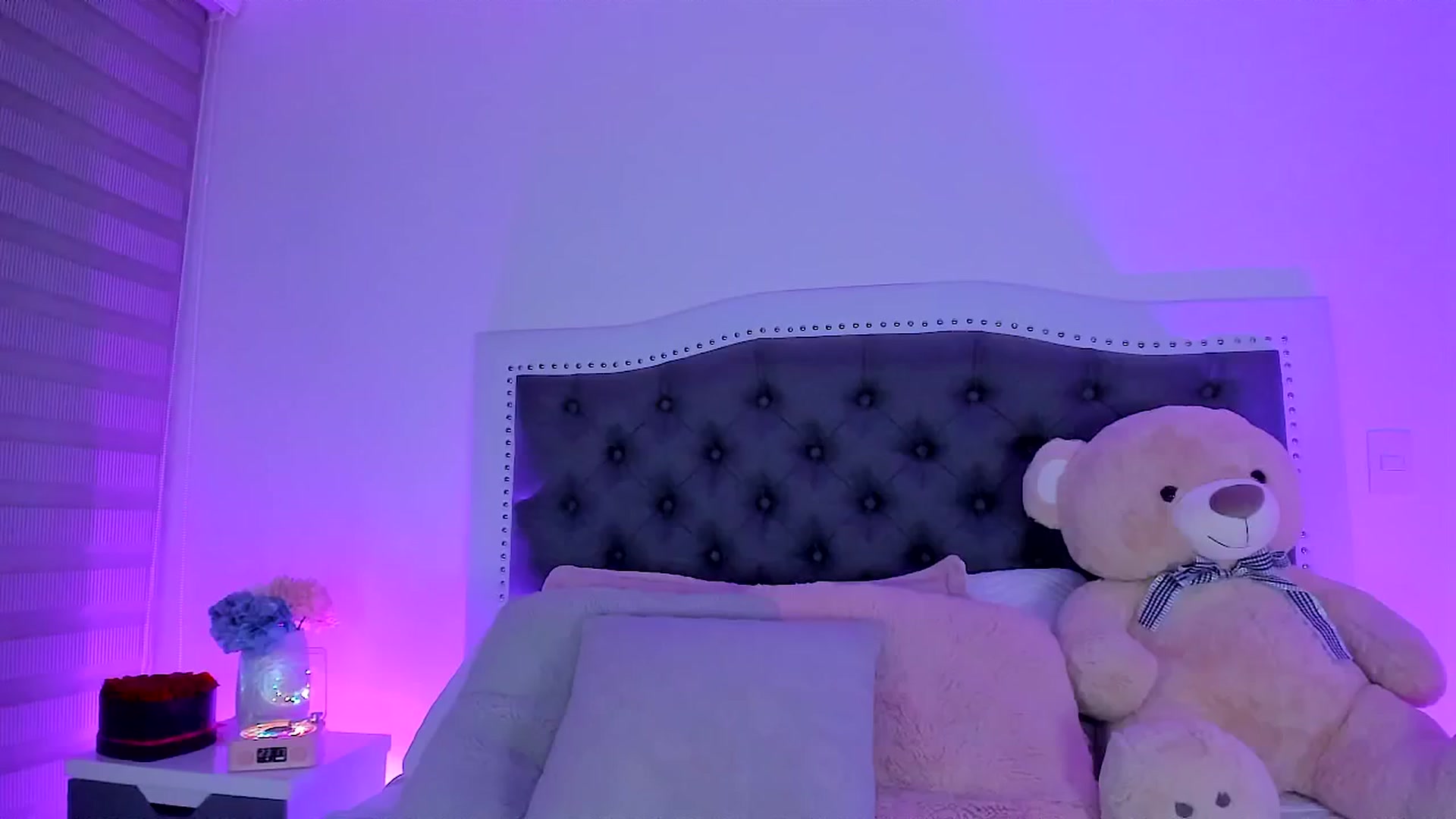 Gallery image thumbnail from SweetMar23's myfreecams stream on, 06/05/2025, 06:36 image 6 of 20