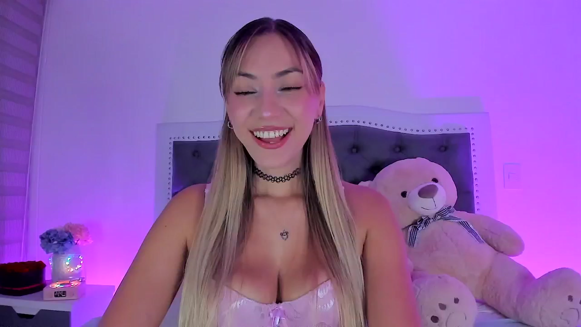 Gallery image thumbnail from SweetMar23's myfreecams stream on, 06/16/2025, 06:39 image 1 of 20