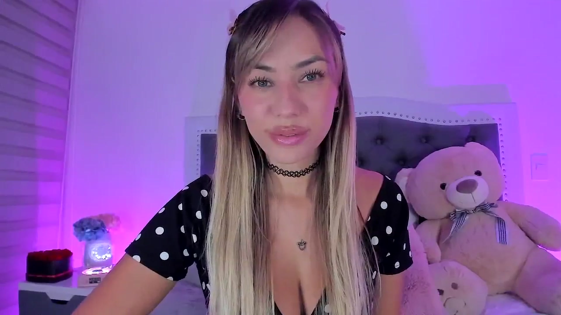 Gallery image thumbnail from SweetMar23's myfreecams stream on, 06/26/2025, 03:43 image 17 of 20