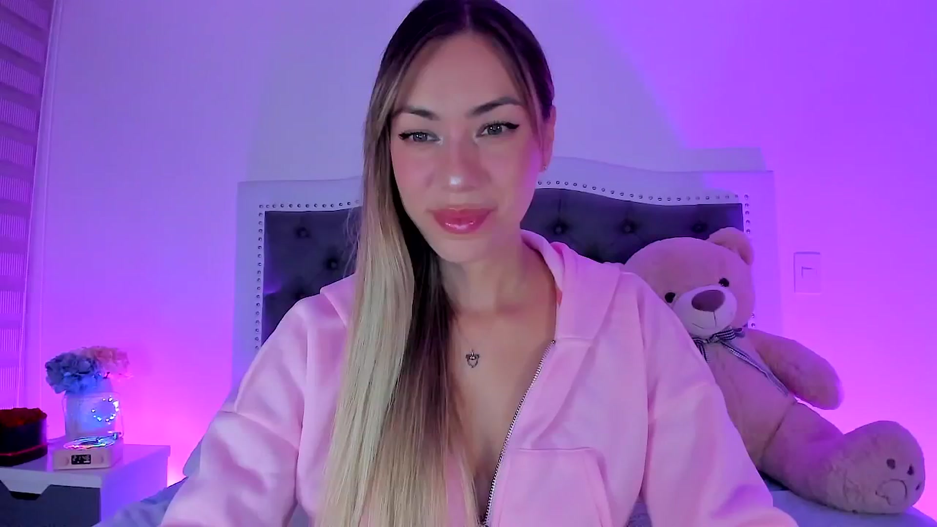 Gallery image thumbnail from SweetMar23's myfreecams stream on, 07/15/2025, 06:52 image 1 of 20