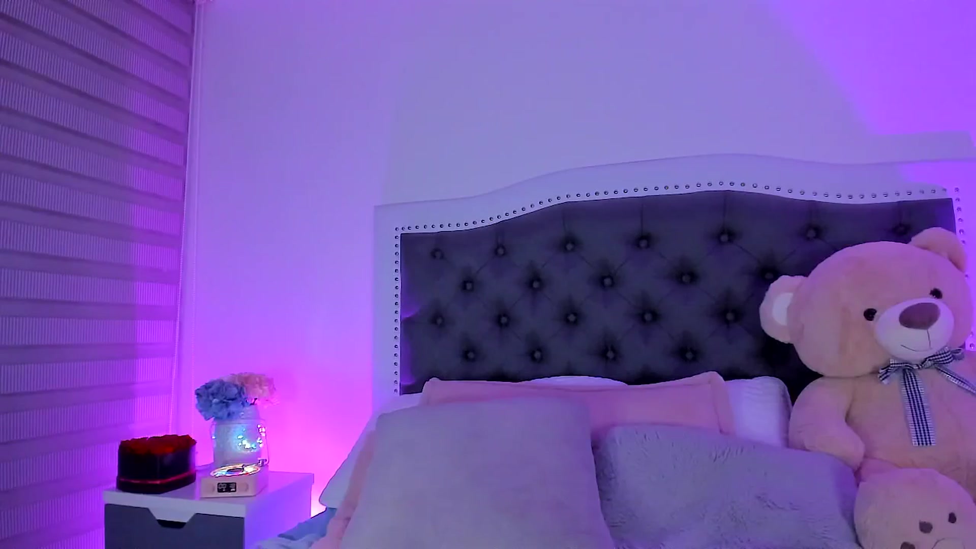 Gallery image thumbnail from SweetMar23's myfreecams stream on, 07/15/2025, 06:52 image 14 of 20