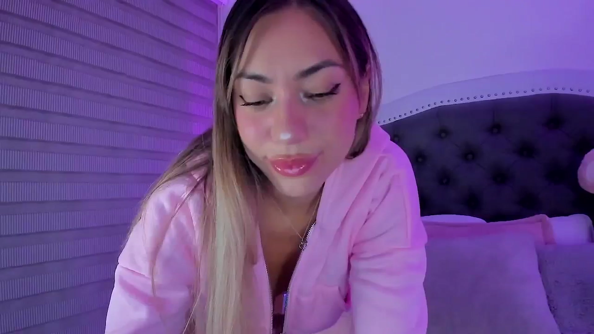 Gallery image thumbnail from SweetMar23's myfreecams stream on, 07/15/2025, 06:52 image 2 of 20
