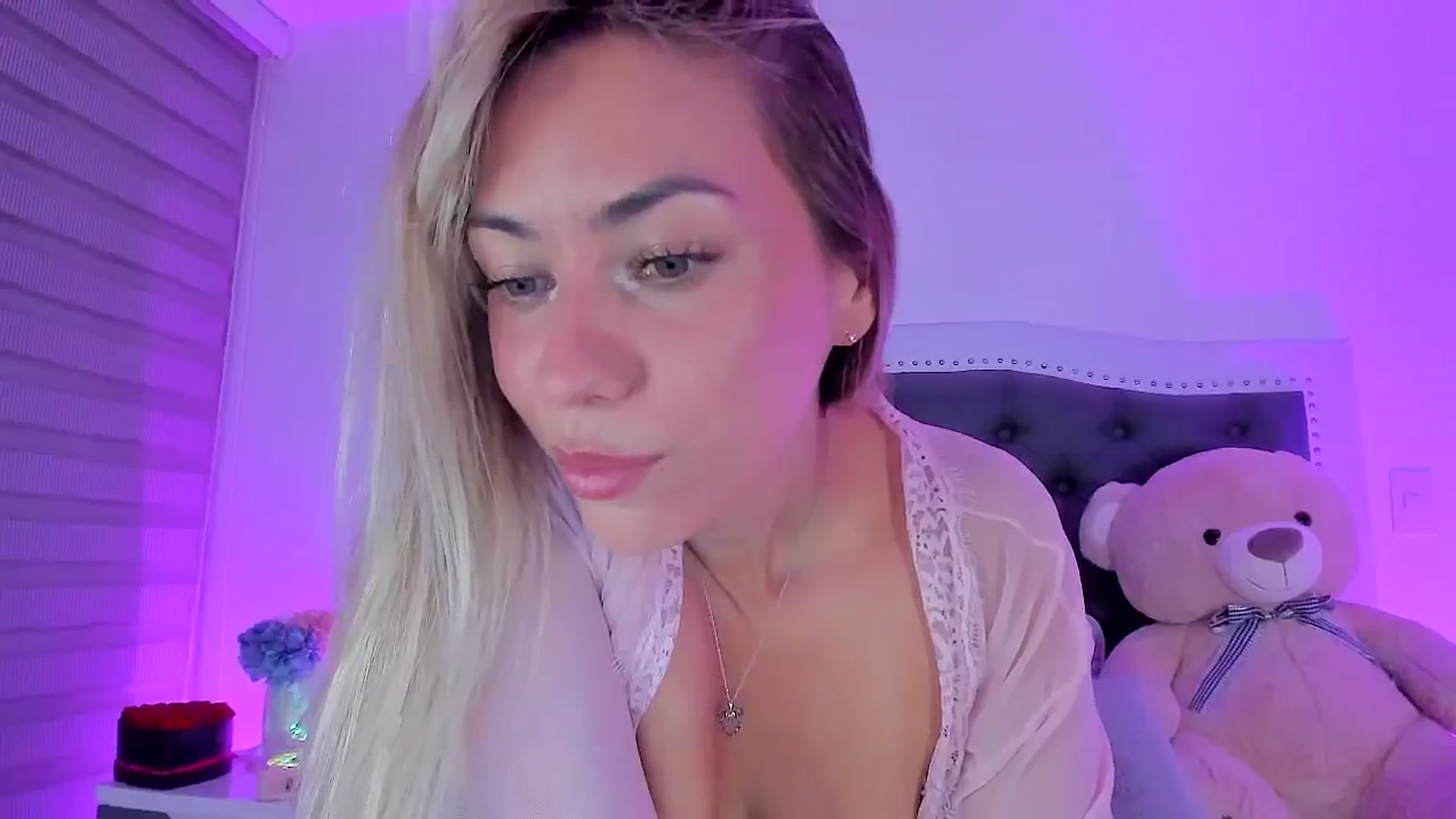 Gallery image thumbnail from SweetMar23's myfreecams stream on, 07/31/2025, 06:30 image 17 of 20