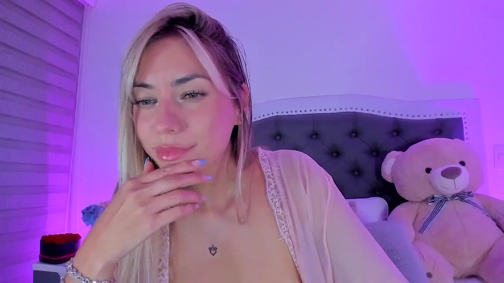 Gallery image thumbnail from SweetMar23's myfreecams stream on, 07/31/2025, 06:30 image 14 of 20
