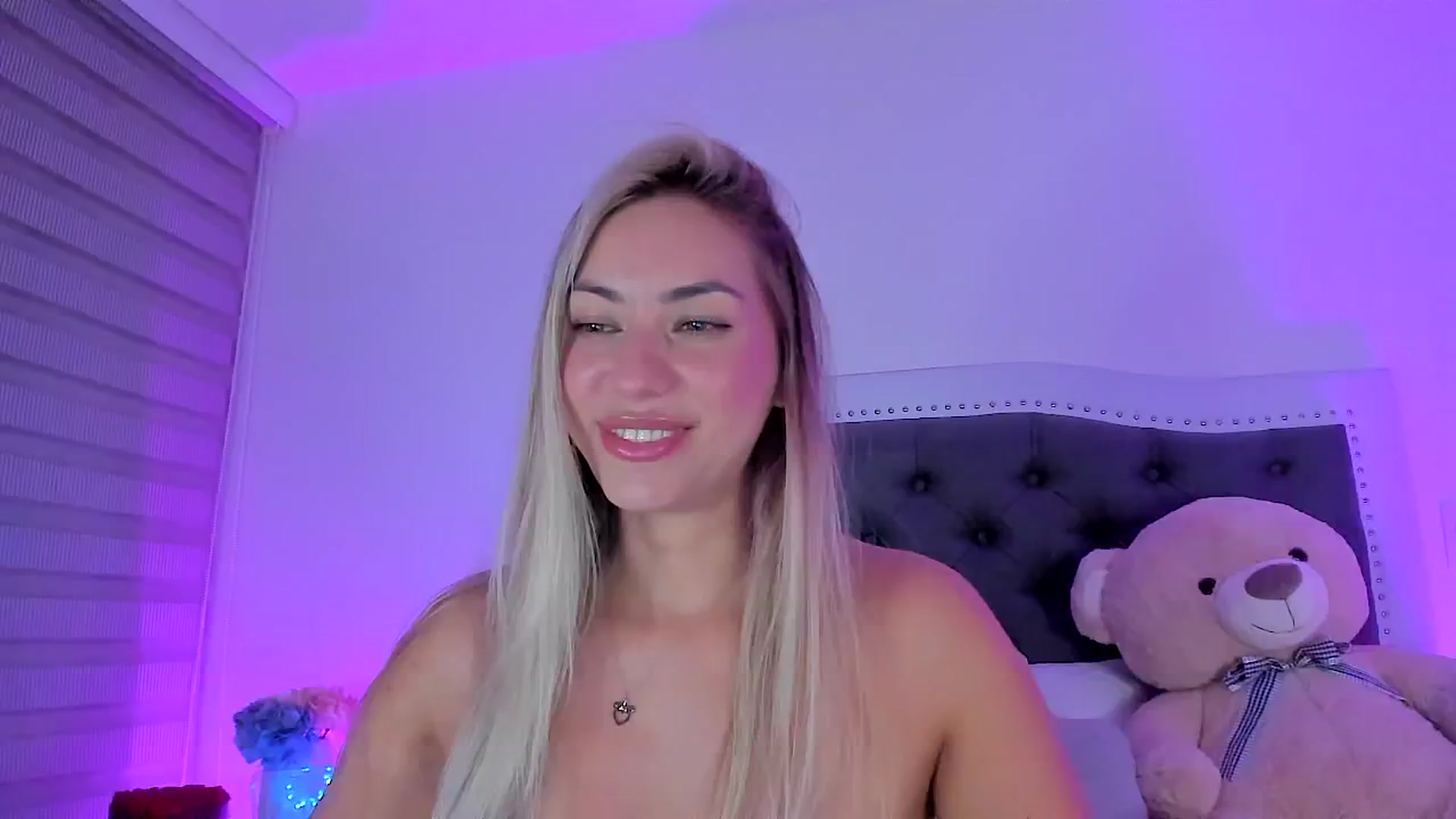 Gallery image thumbnail from SweetMar23's myfreecams stream on, 08/01/2025, 06:13 image 1 of 20