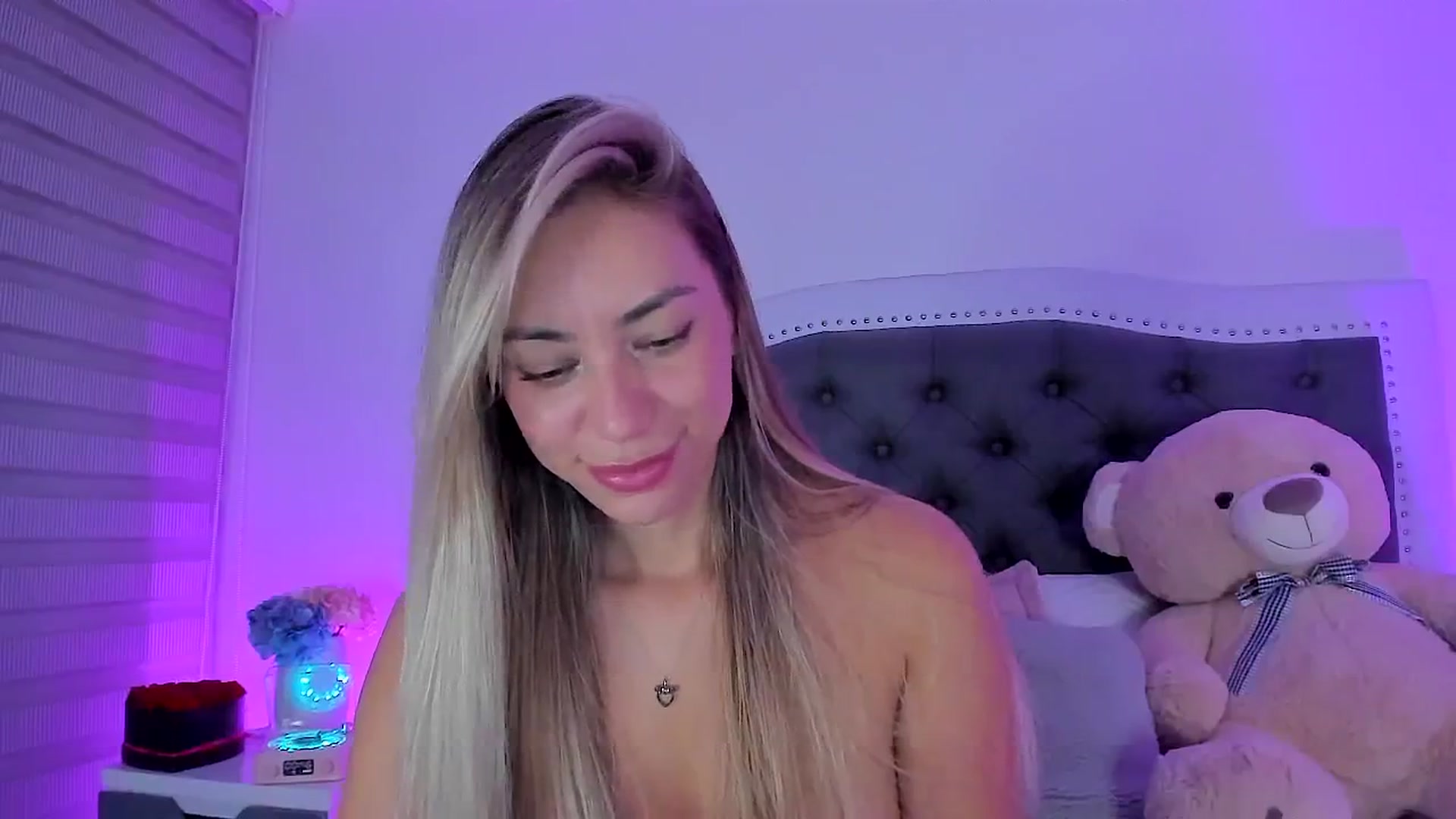 Gallery image thumbnail from SweetMar23's myfreecams stream on, 08/01/2025, 06:13 image 18 of 20