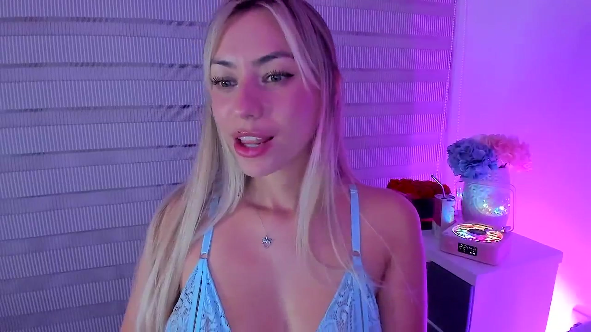 Gallery image thumbnail from SweetMar23's myfreecams stream on, 08/07/2025, 04:27 image 6 of 20