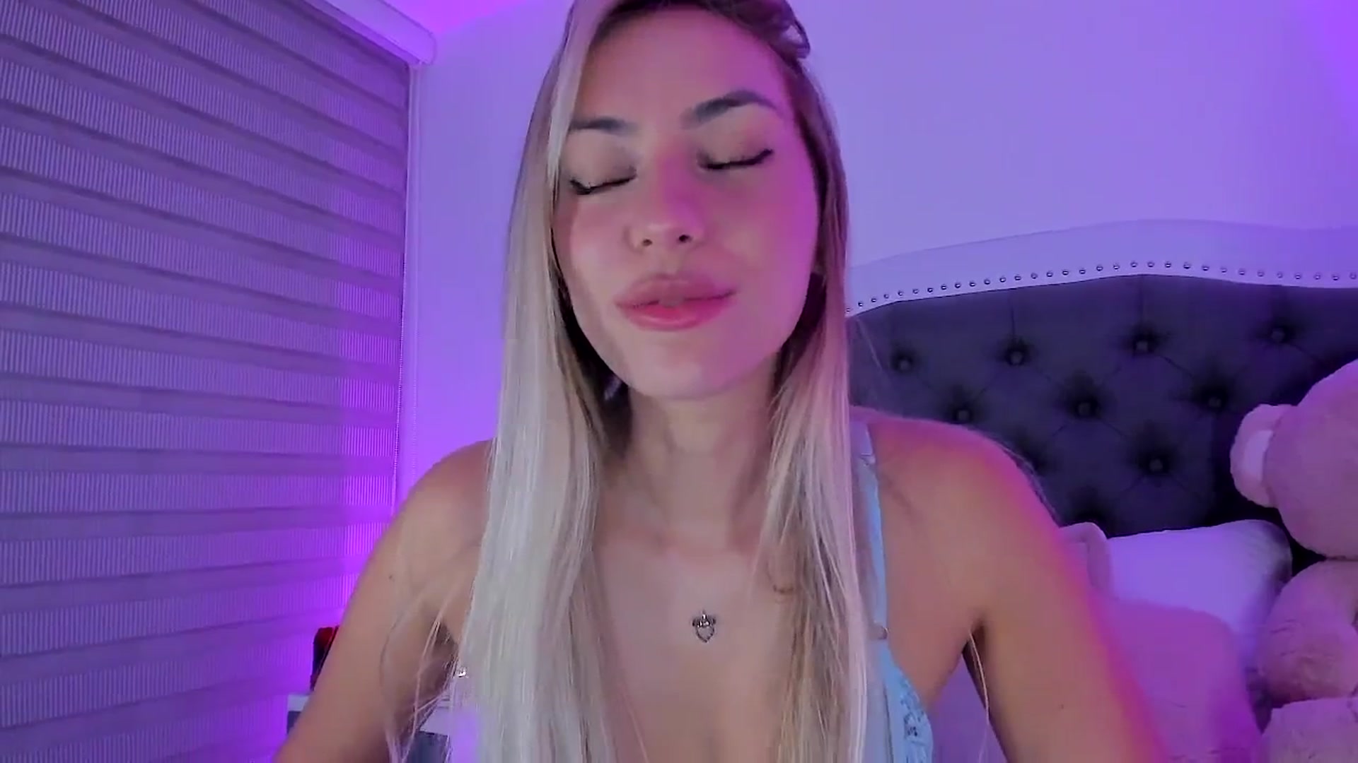 Gallery image thumbnail from SweetMar23's myfreecams stream on, 08/07/2025, 04:27 image 18 of 20