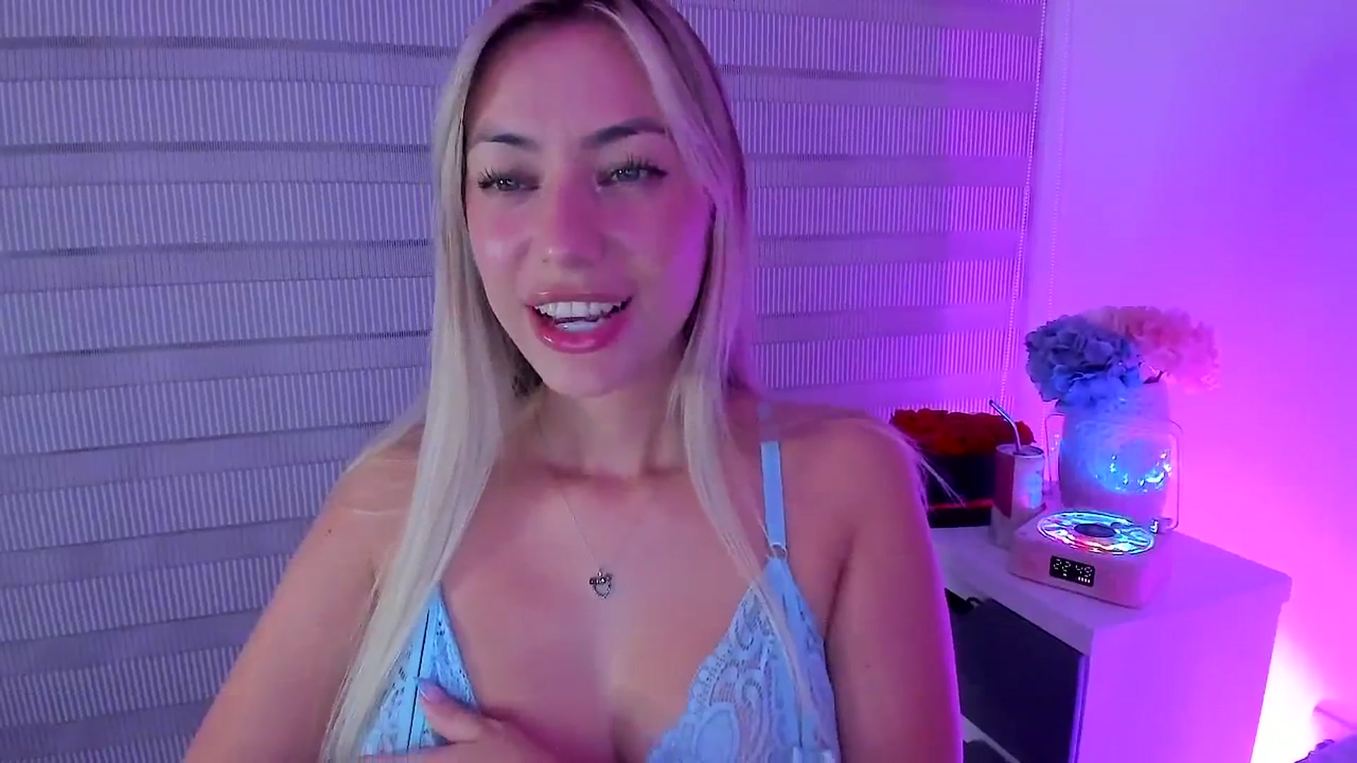 Gallery image thumbnail from SweetMar23's myfreecams stream on, 08/07/2025, 04:27 image 8 of 20