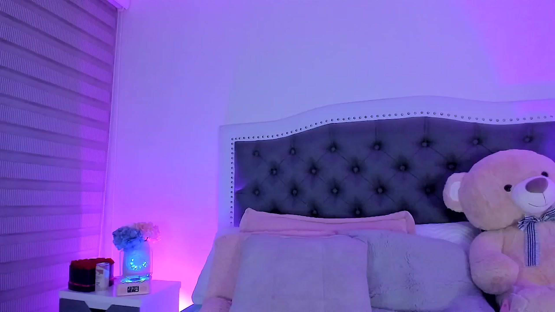 Gallery image thumbnail from SweetMar23's myfreecams stream on, 08/15/2025, 04:42 image 17 of 20