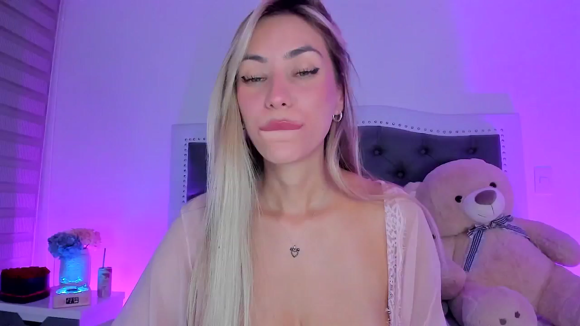 Gallery image thumbnail from SweetMar23's myfreecams stream on, 08/27/2025, 05:09 image 13 of 20