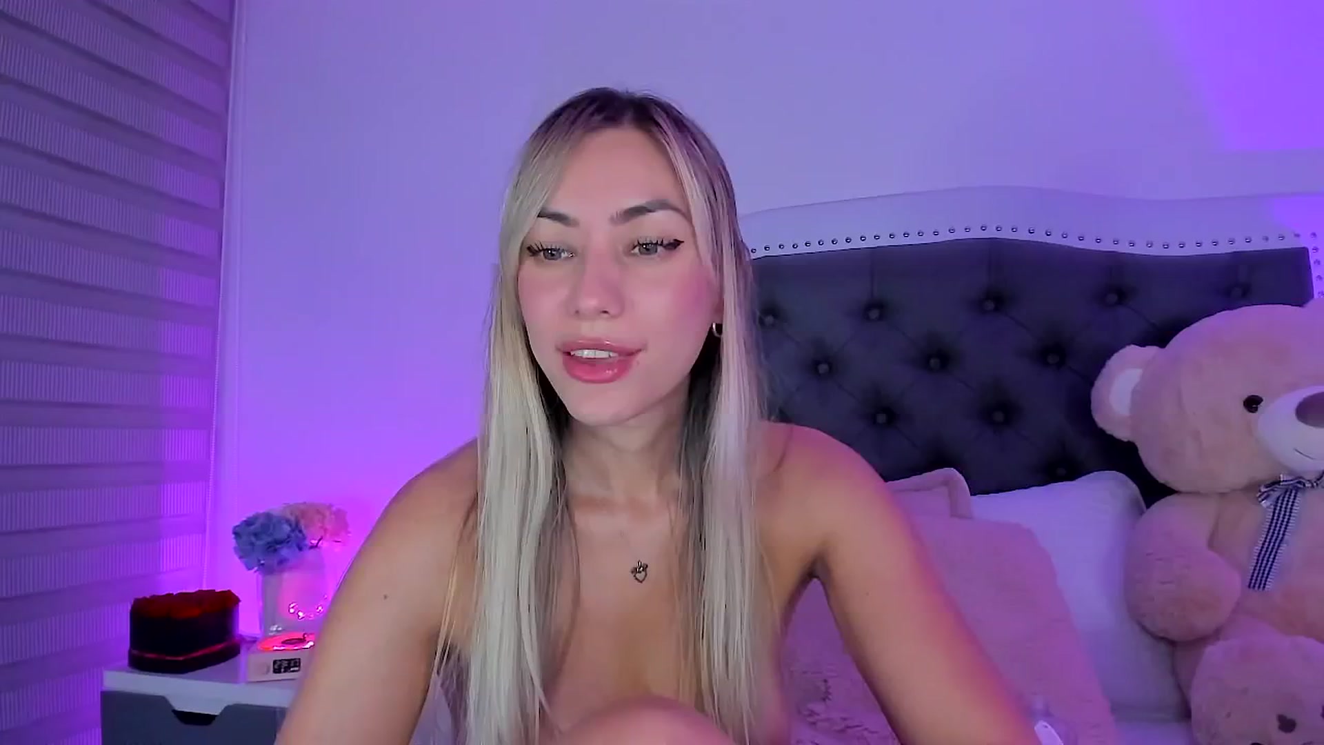 Gallery image thumbnail from SweetMar23's myfreecams stream on, 08/30/2025, 04:35 image 15 of 20