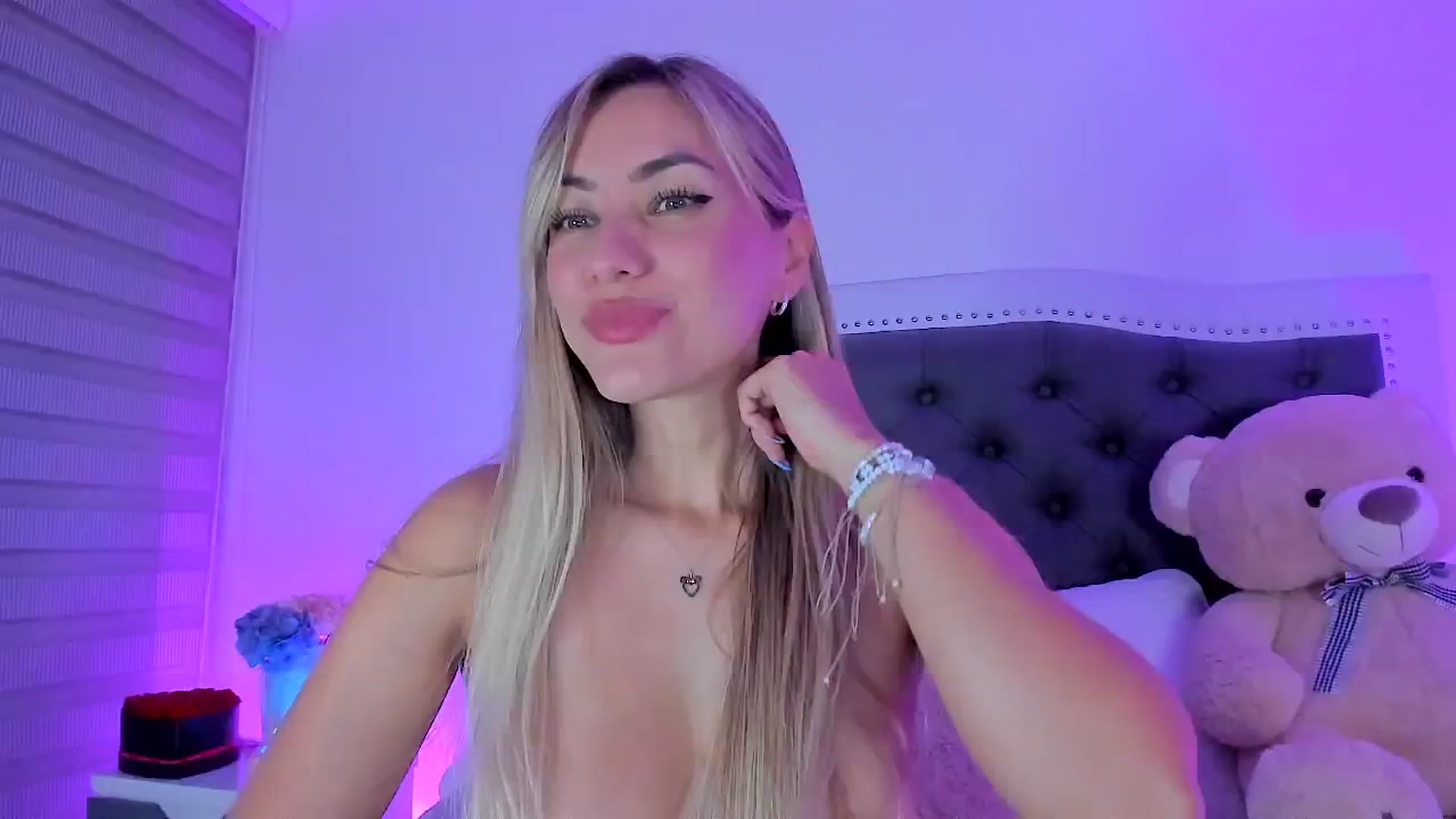 Gallery image thumbnail from SweetMar23's myfreecams stream on, 08/30/2025, 05:08 image 4 of 20