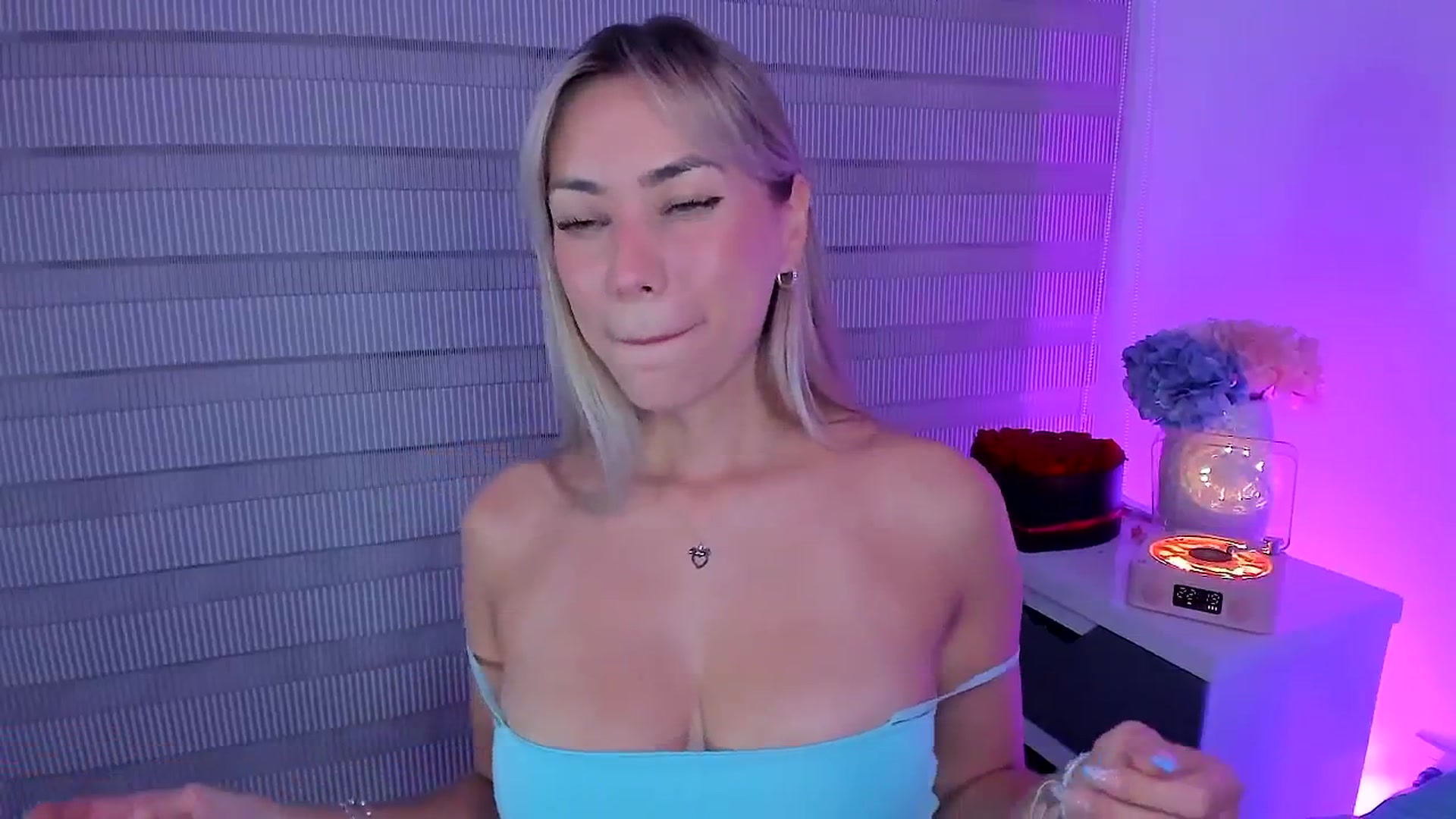 Gallery image thumbnail from SweetMar23's myfreecams stream on, 09/04/2025, 04:48 image 6 of 20