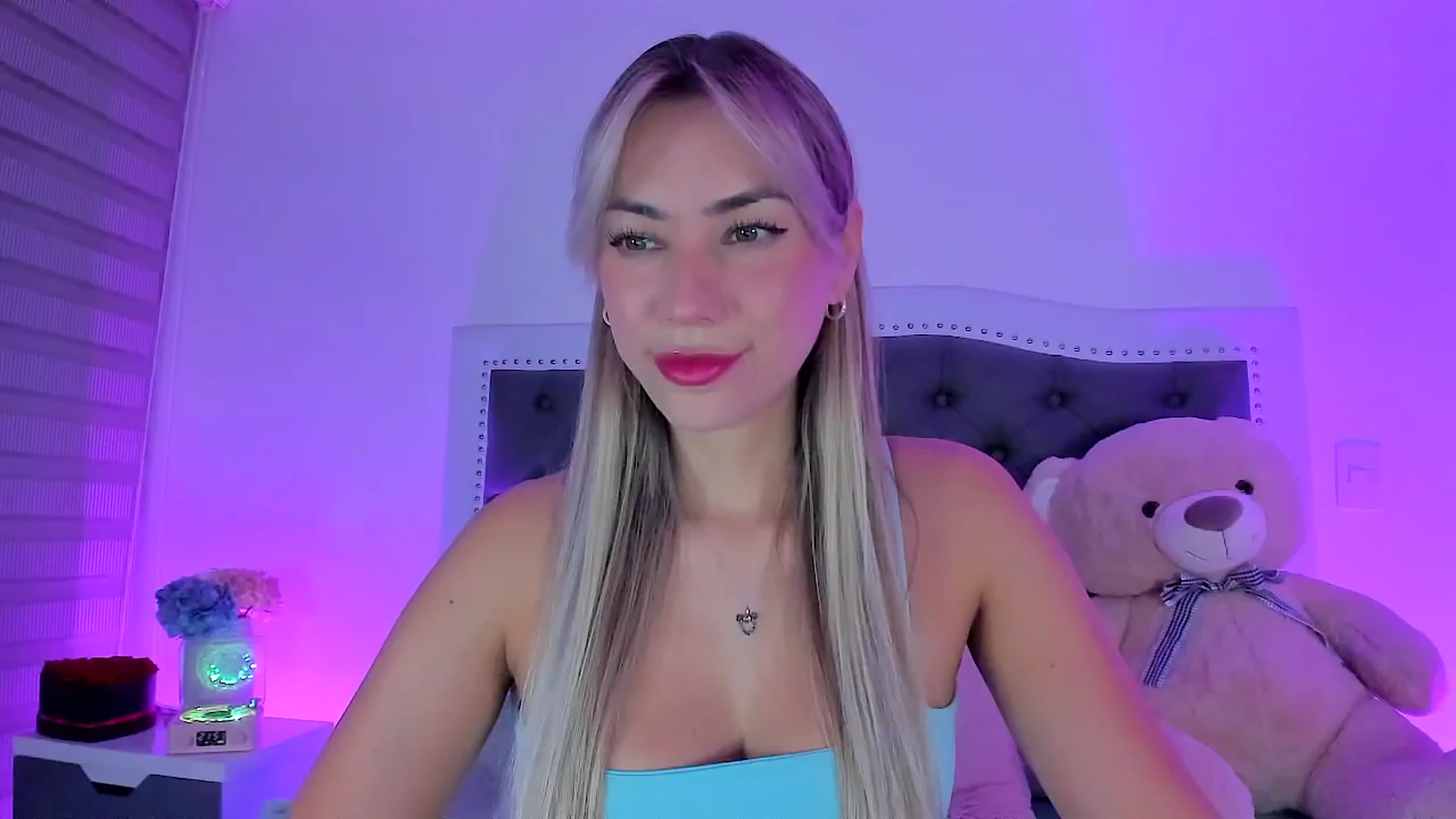 Gallery image thumbnail from SweetMar23's myfreecams stream on, 09/04/2025, 04:48 image 1 of 20