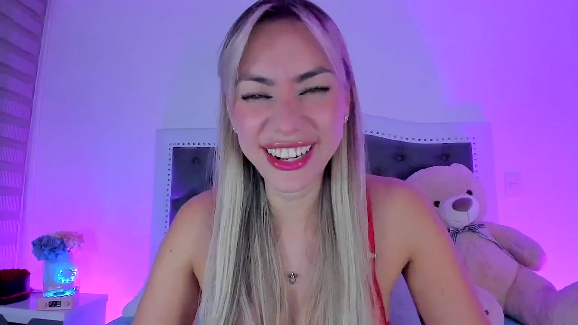 Gallery image thumbnail from SweetMar23's myfreecams stream on, 09/06/2025, 02:52 image 8 of 20