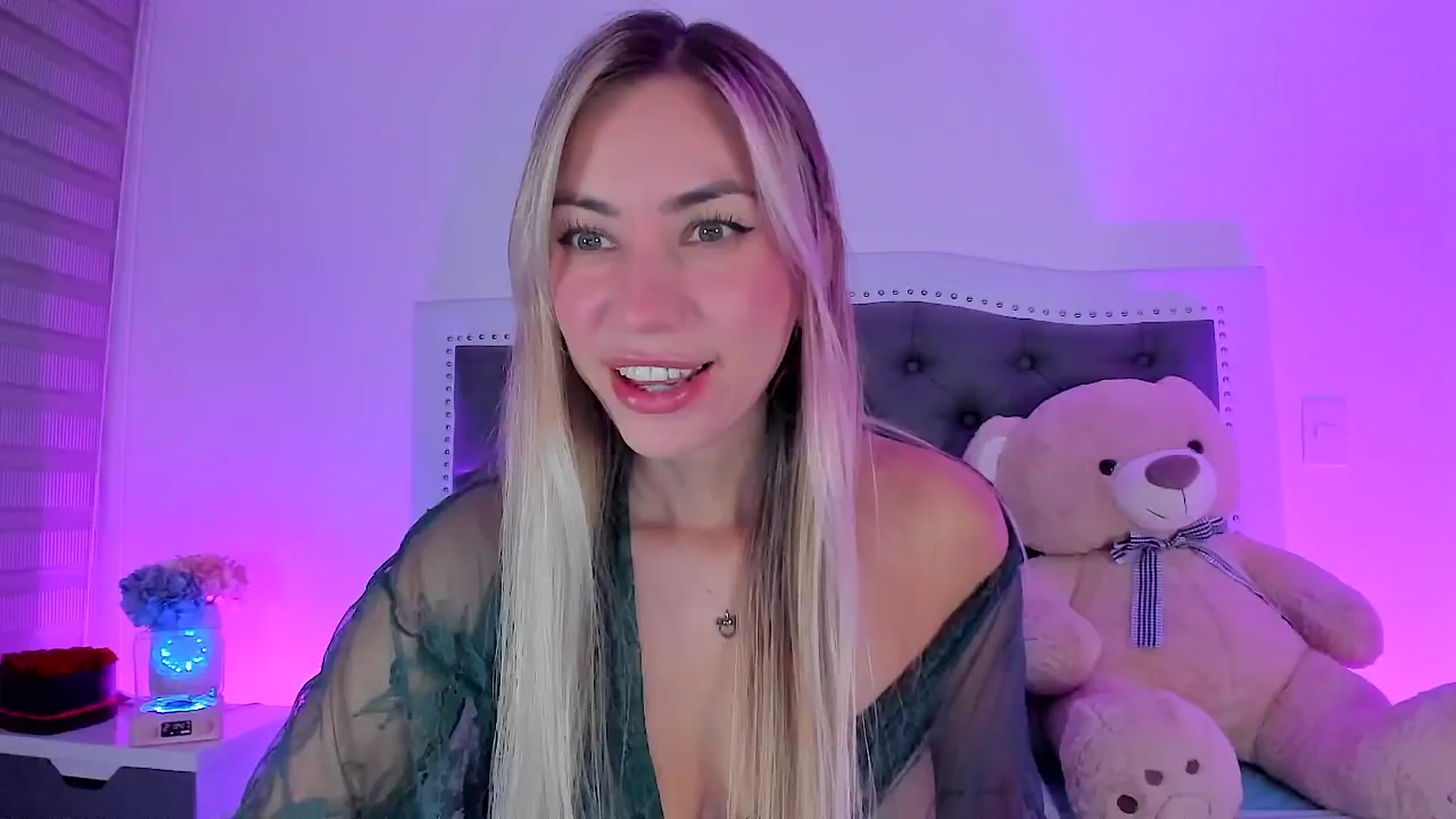 Gallery image thumbnail from SweetMar23's myfreecams stream on, 09/11/2025, 04:01 image 1 of 20