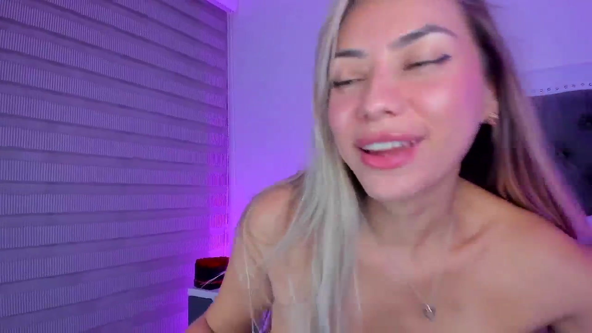 Gallery image thumbnail from SweetMar23's myfreecams stream on, 09/16/2025, 05:43 image 19 of 20