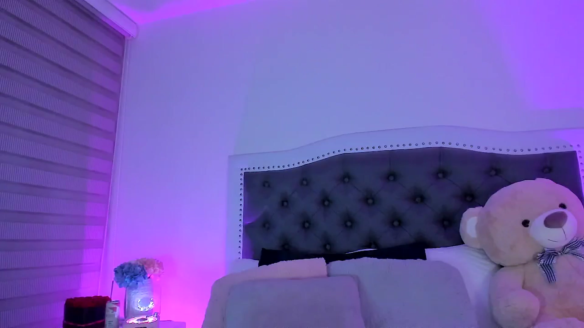 Gallery image thumbnail from SweetMar23's myfreecams stream on, 09/17/2025, 04:39 image 17 of 20