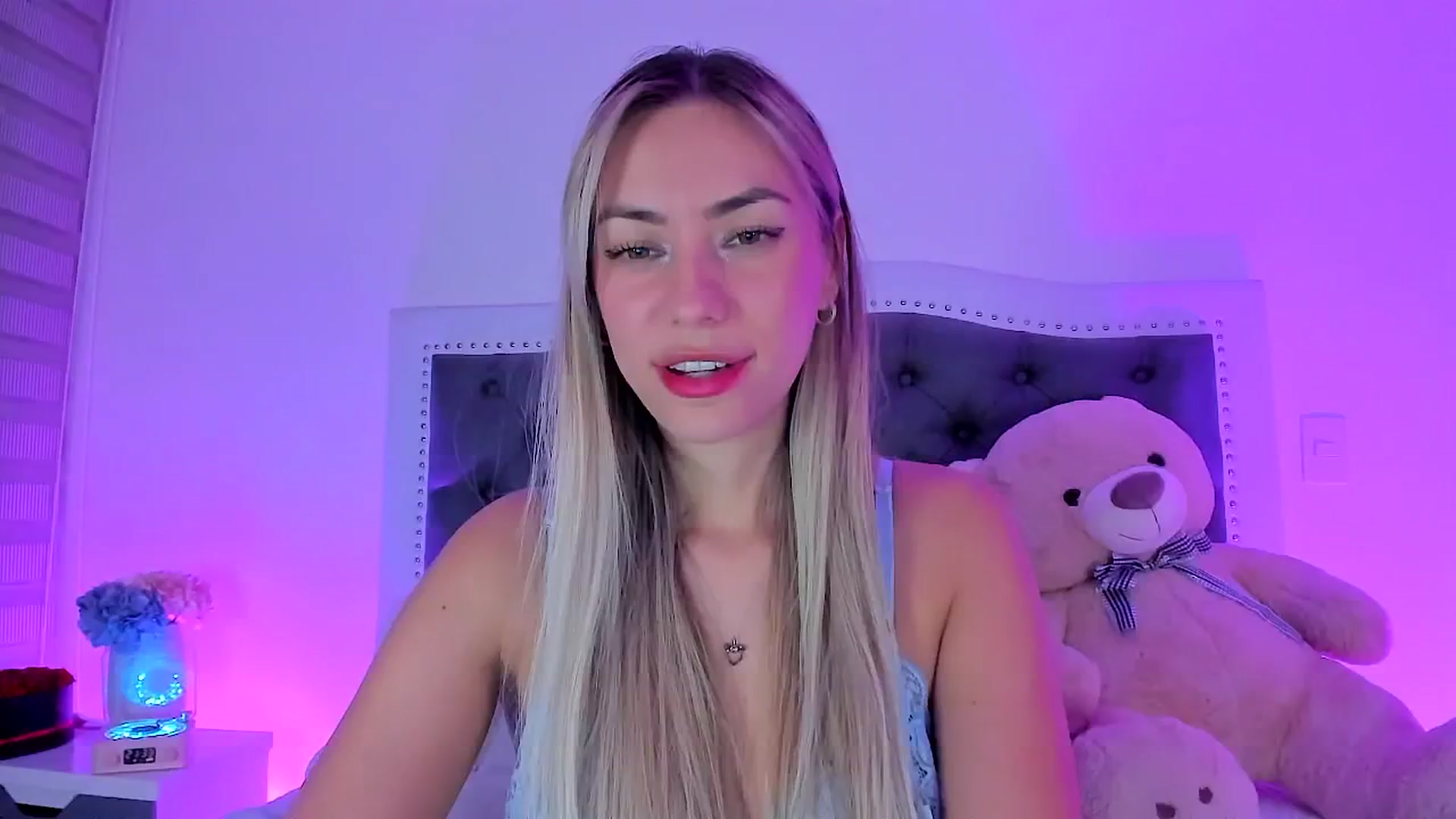 Gallery image thumbnail from SweetMar23's myfreecams stream on, 09/18/2025, 02:52 image 3 of 20