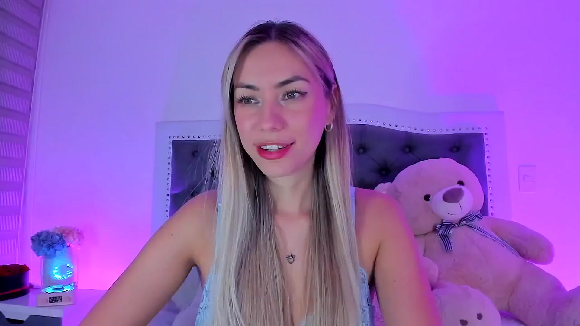 Gallery image thumbnail from SweetMar23's myfreecams stream on, 09/18/2025, 02:52 image 2 of 20