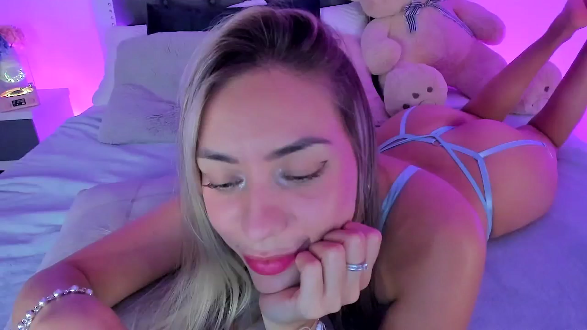 Gallery image thumbnail from SweetMar23's myfreecams stream on, 09/18/2025, 02:52 image 18 of 20