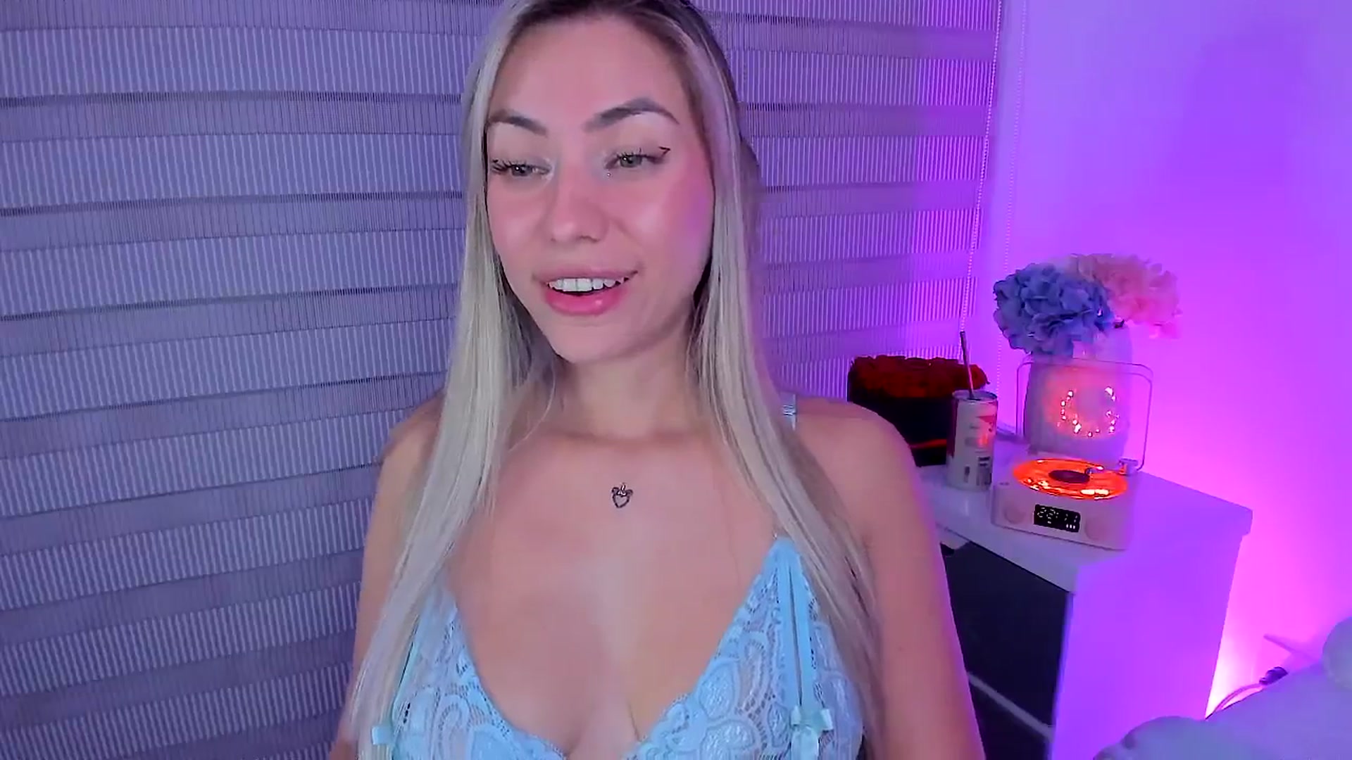 Gallery image thumbnail from SweetMar23's myfreecams stream on, 09/18/2025, 03:47 image 6 of 20