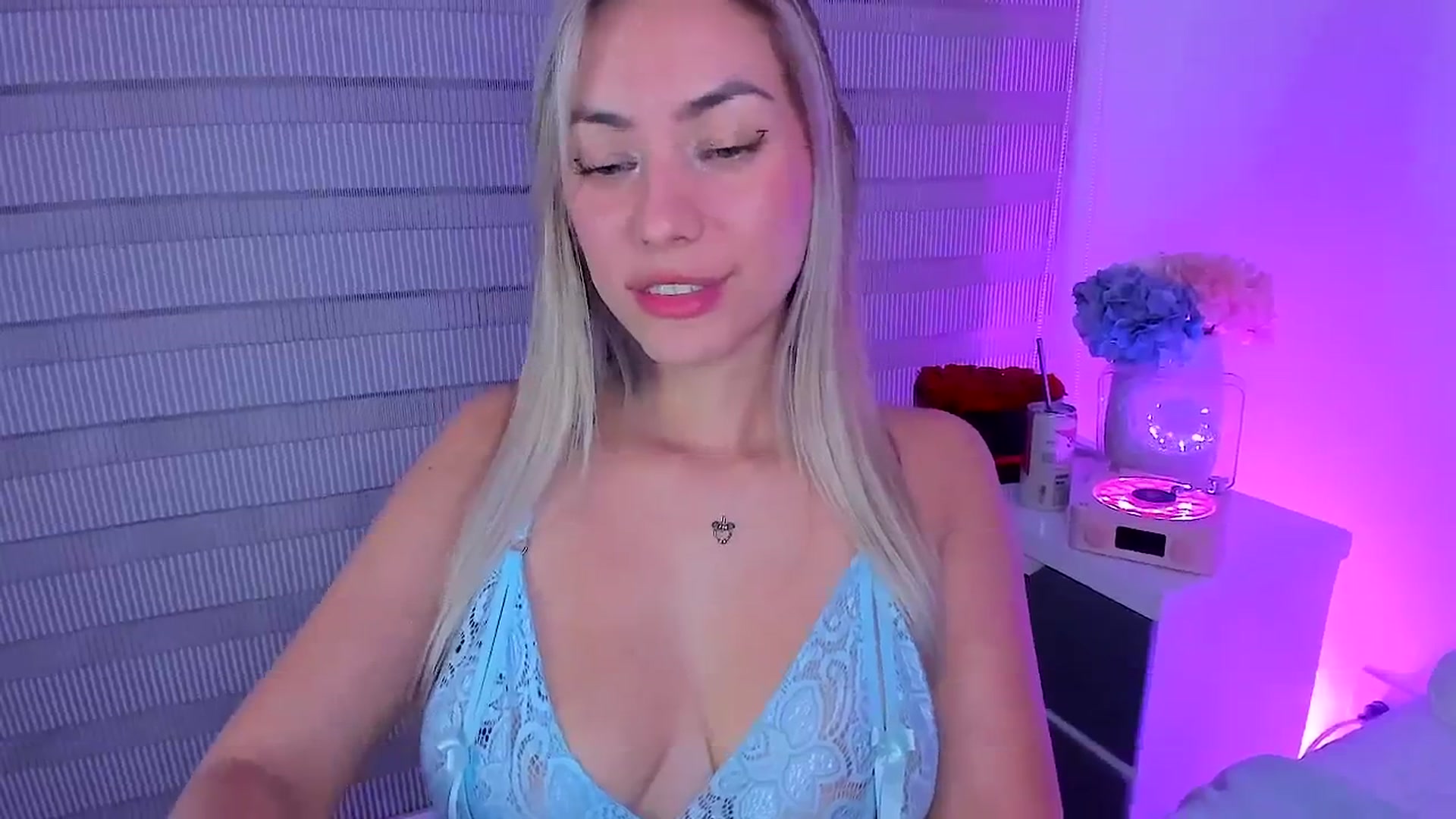 Gallery image thumbnail from SweetMar23's myfreecams stream on, 09/18/2025, 03:47 image 7 of 20