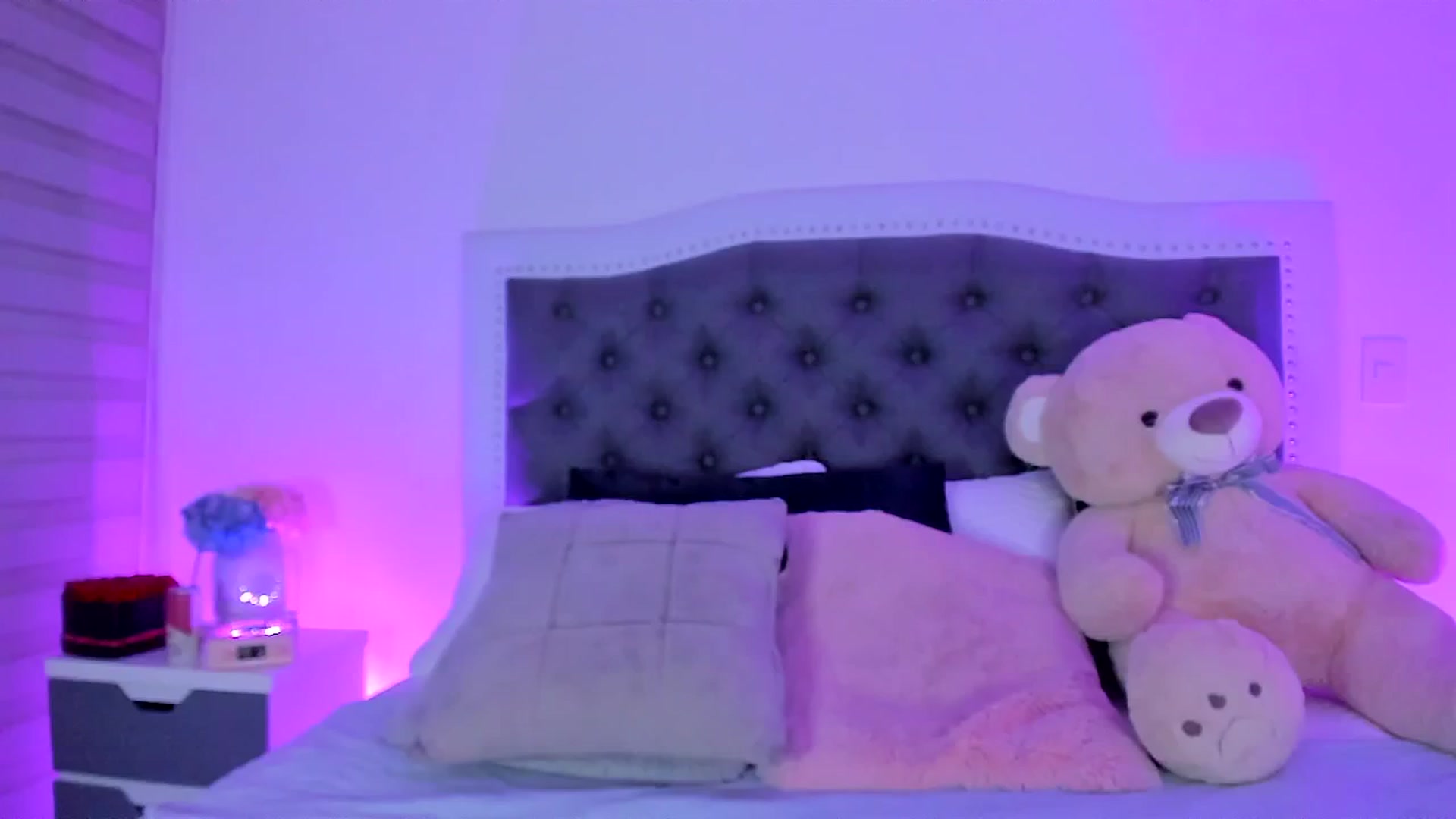 Gallery image thumbnail from SweetMar23's myfreecams stream on, 09/18/2025, 04:47 image 10 of 20