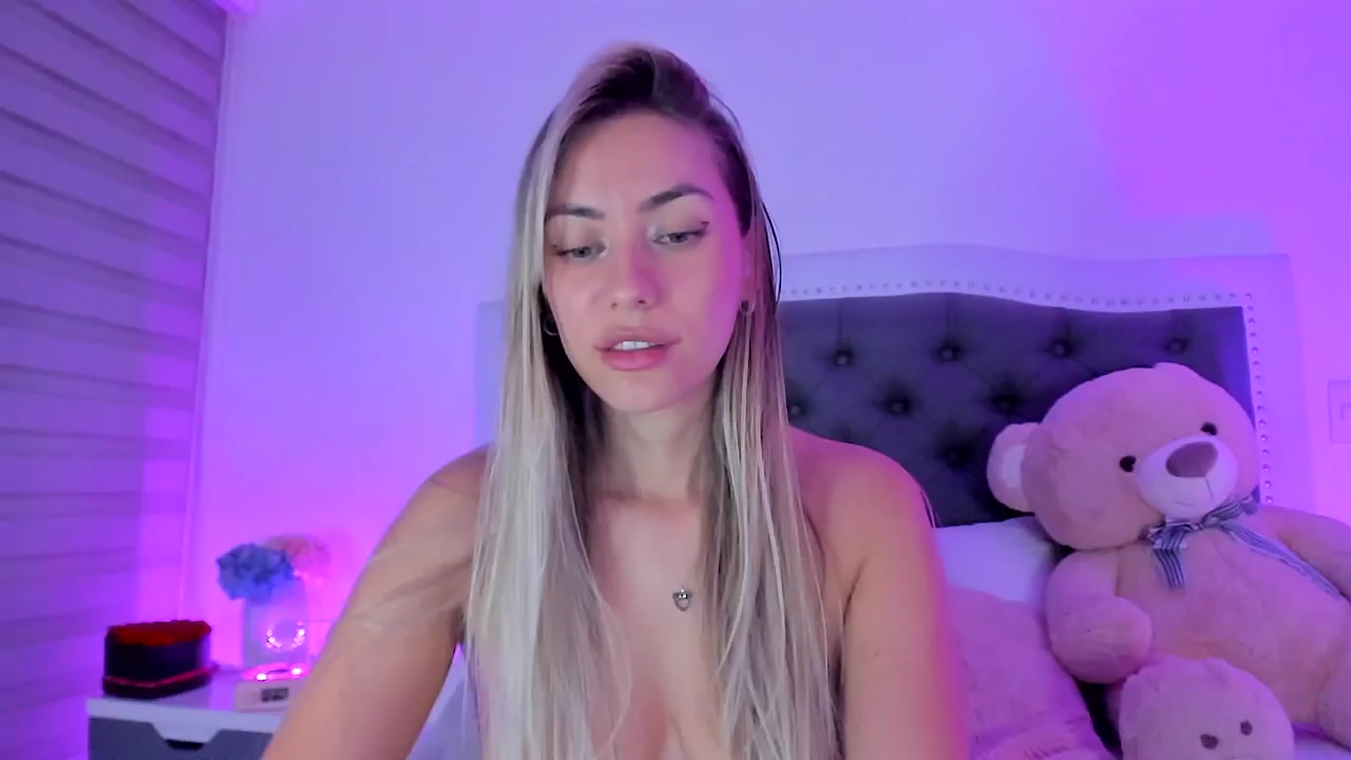 Gallery image thumbnail from SweetMar23's myfreecams stream on, 09/18/2025, 04:47 image 18 of 20