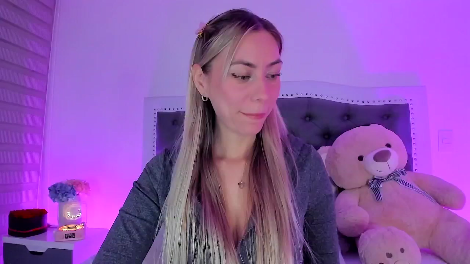 Gallery image thumbnail from SweetMar23's myfreecams stream on, 09/19/2025, 04:21 image 4 of 20